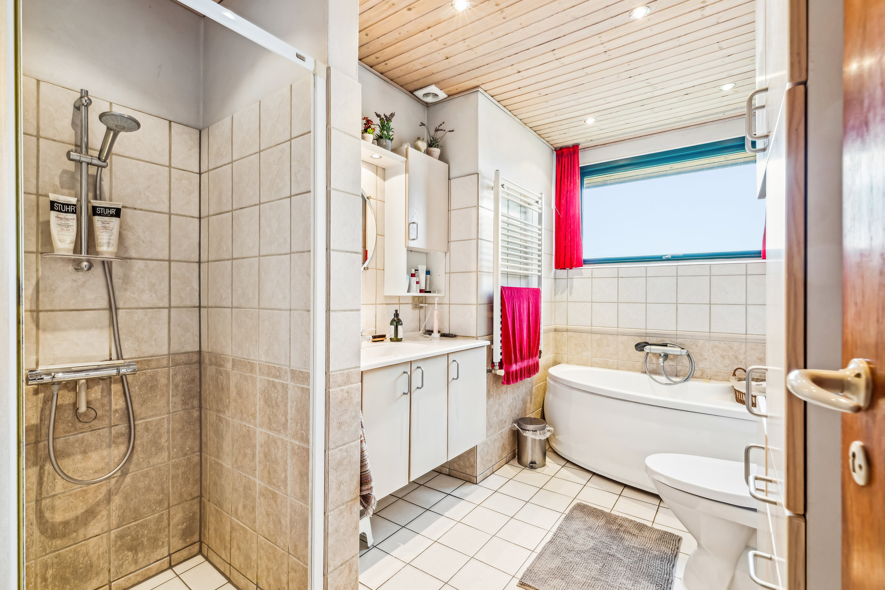 Fremhævet badeværelse billede i fuldskærmstilstand. Billede af Baldersbækvej 43, 2635 Ishøj