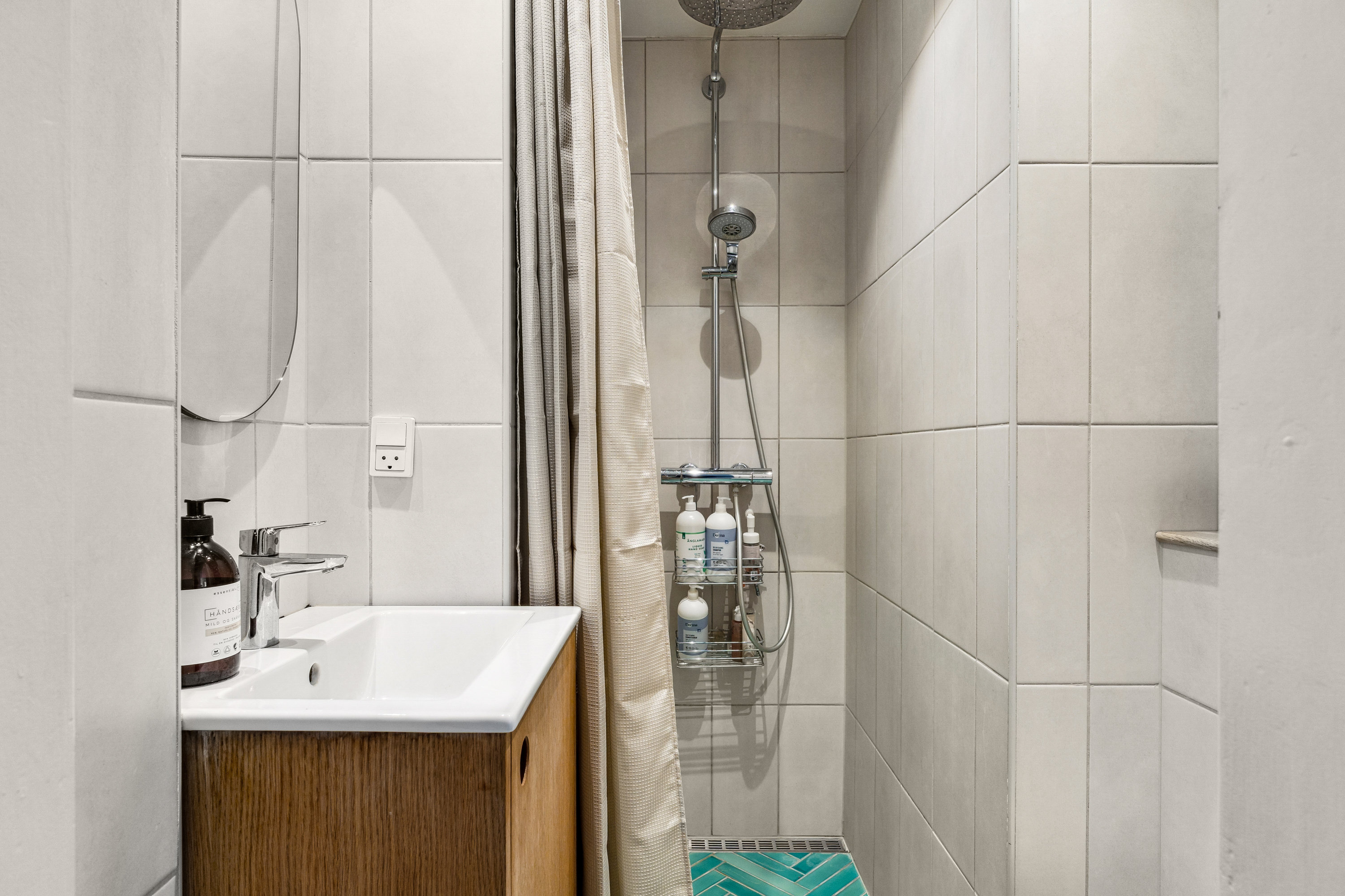 Fremhævet badeværelse billede i fuldskærmstilstand. Billede af Ryesgade 32, 2. th., 2200 København N