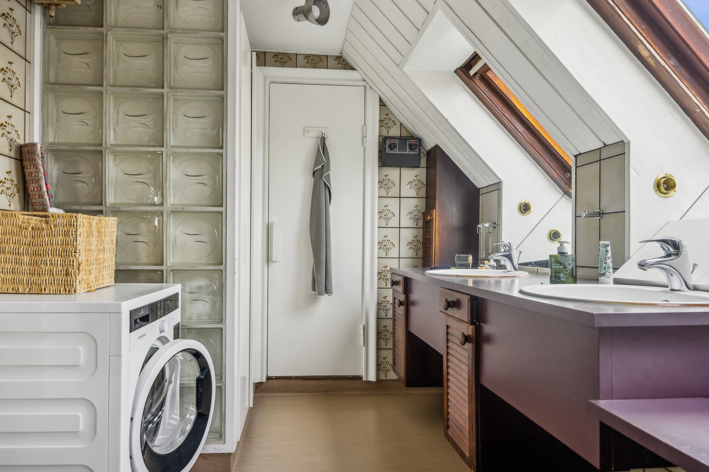 Fremhævet badeværelse billede i fuldskærmstilstand. Billede af Pejtersborgvej 16, 9560 Hadsund