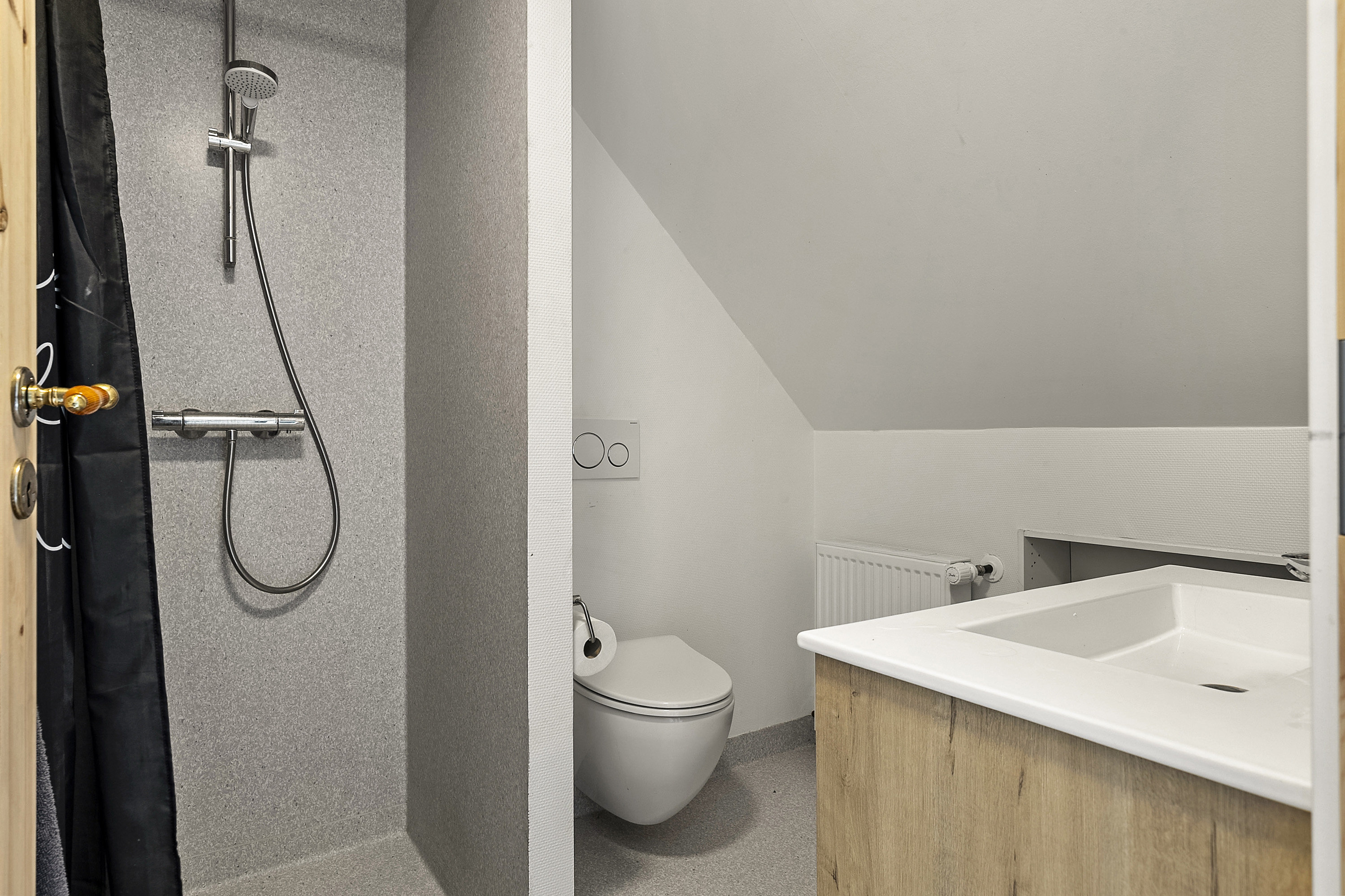 Fremhævet badeværelse billede i fuldskærmstilstand. Billede af Højvang 1A, 6230 Rødekro