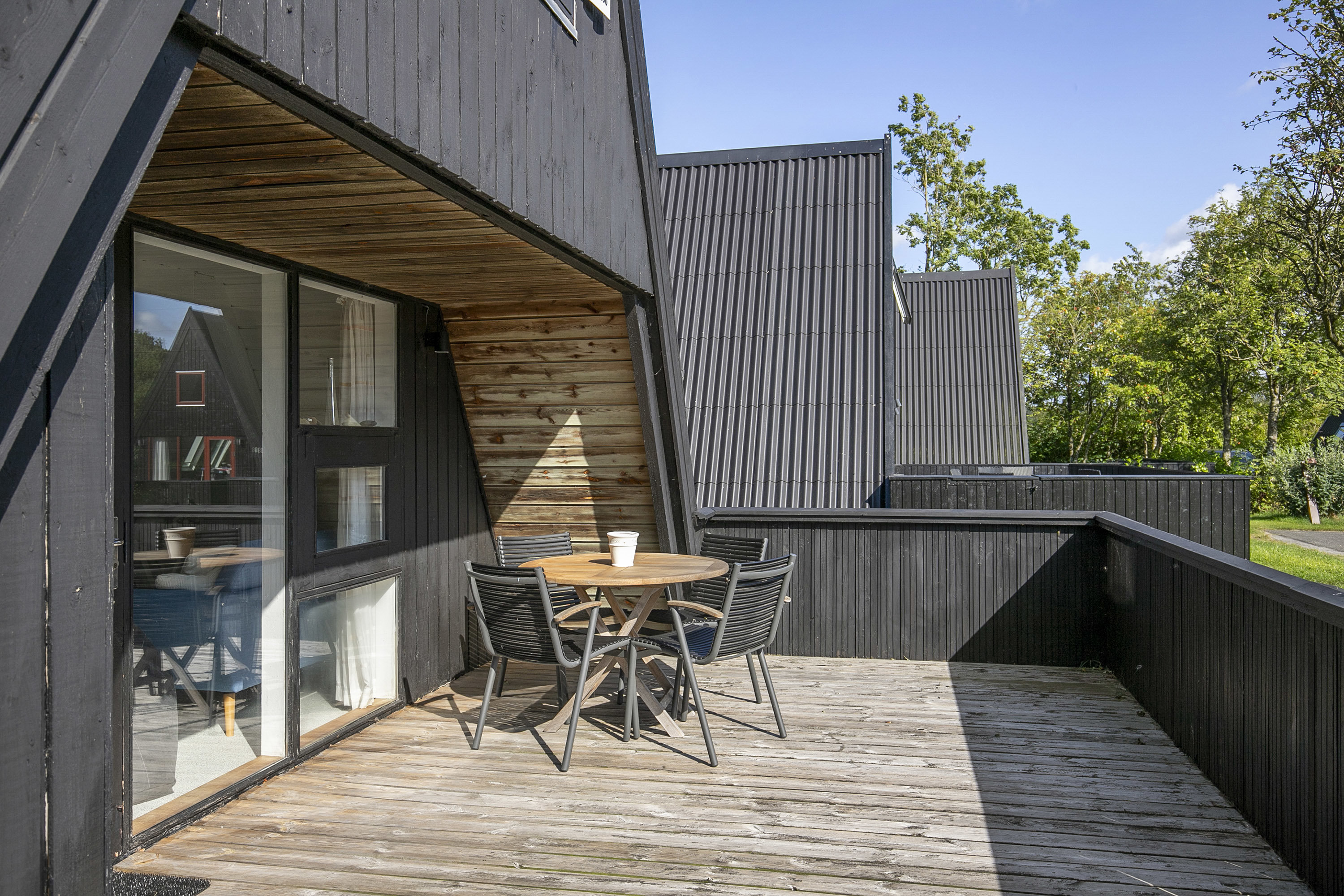 Fremhævet terrasse billede i fuldskærmstilstand. Billede af Golfsvinget 201, Gatten, 9640 Farsø