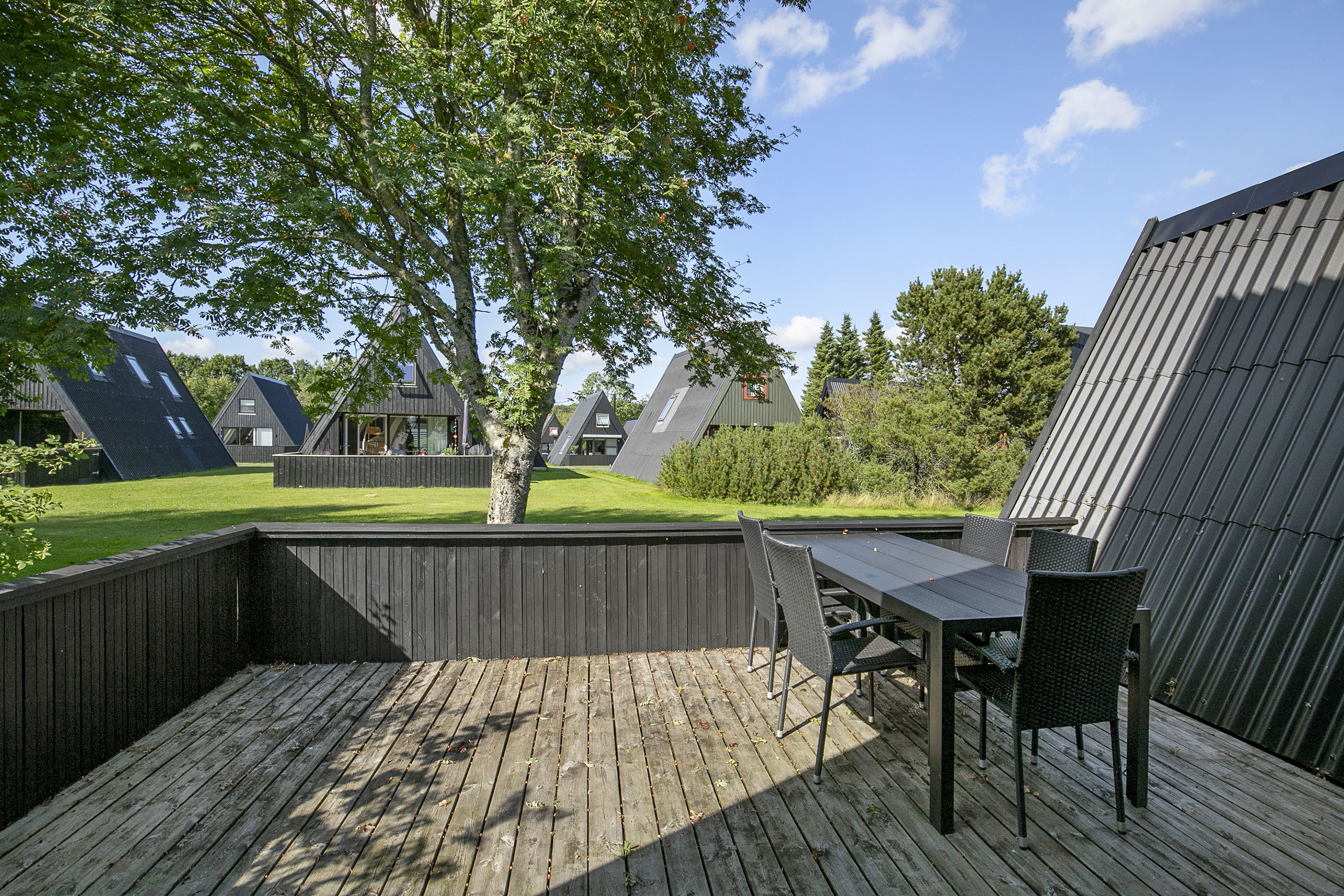 Fremhævet terrasse billede i fuldskærmstilstand. Billede af Golfsvinget 201, Gatten, 9640 Farsø