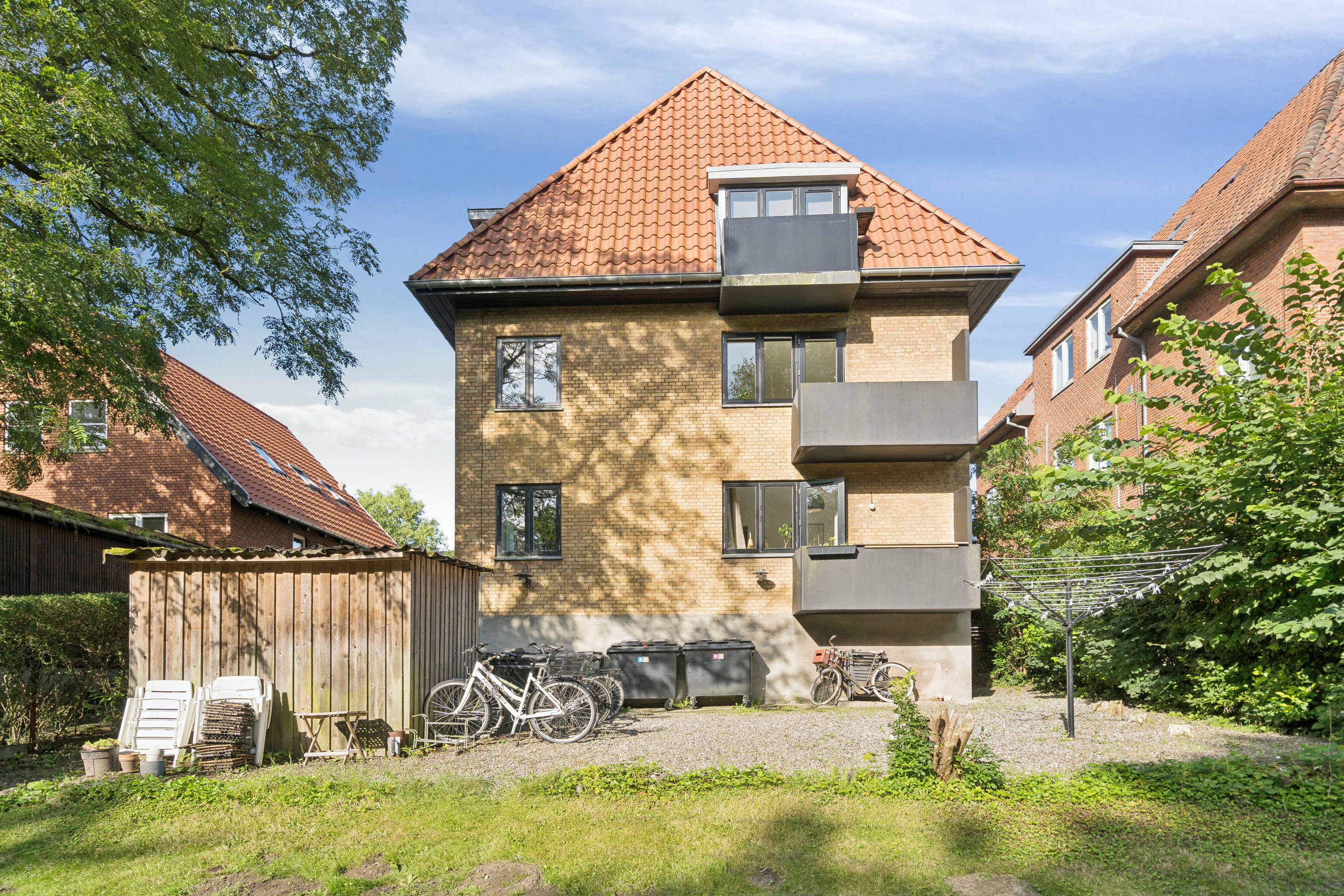 Fremhævet set fra haven billede i fuldskærmstilstand. Billede af Åløkkehaven 62, st.. th., 5000 Odense C