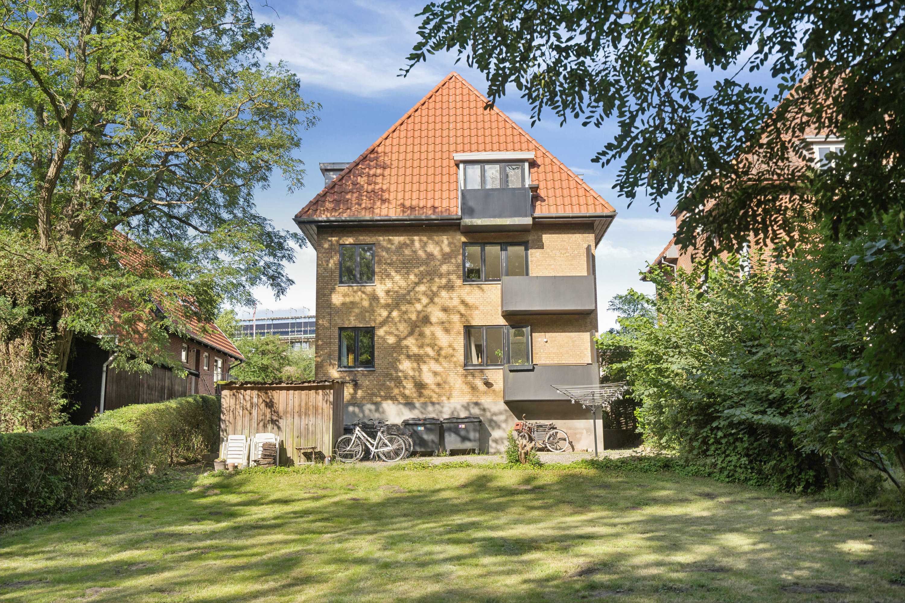 Fremhævet set fra haven billede i fuldskærmstilstand. Billede af Åløkkehaven 62, st.. th., 5000 Odense C