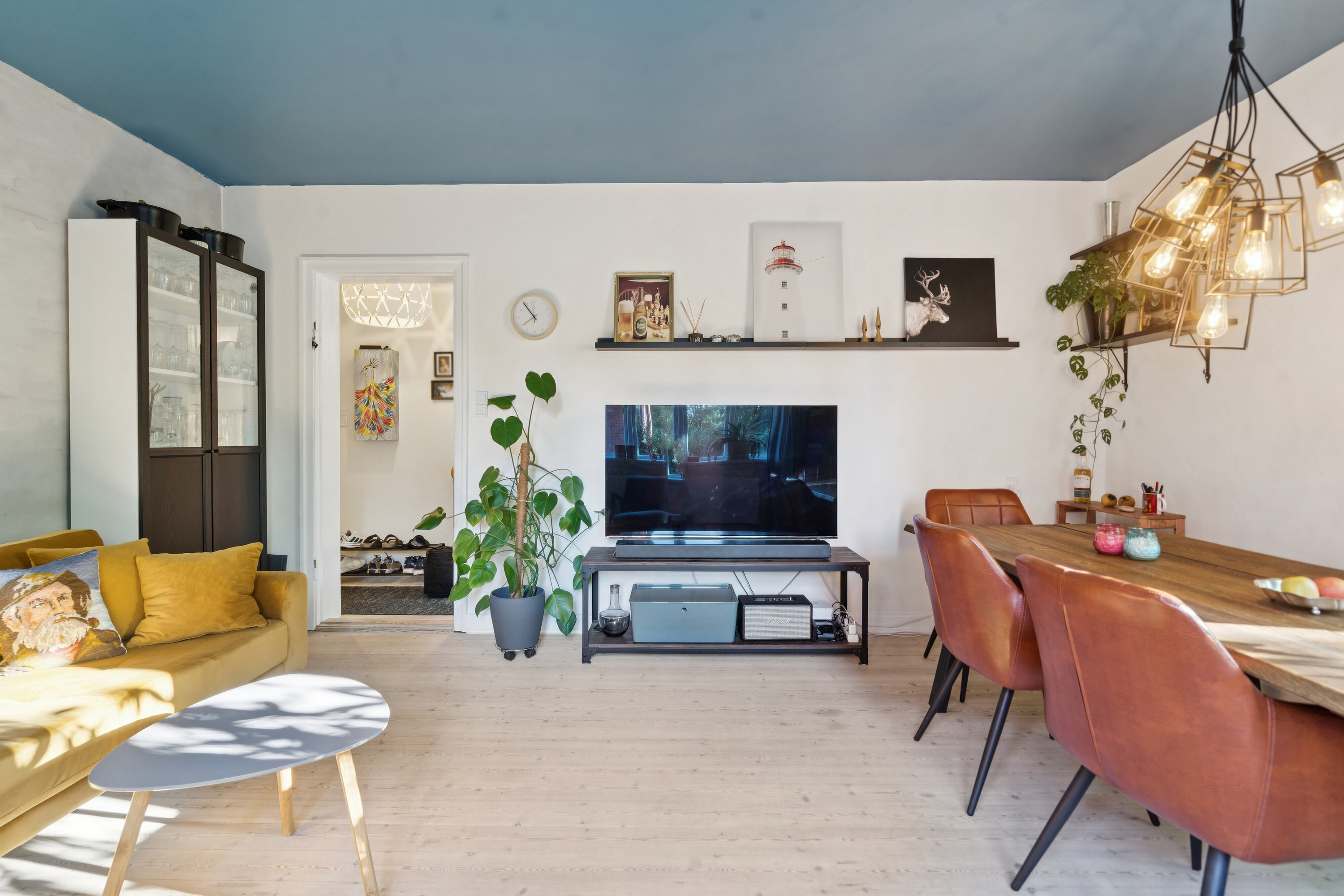 Fremhævet stue billede i fuldskærmstilstand. Billede af Åløkkehaven 62, st.. th., 5000 Odense C