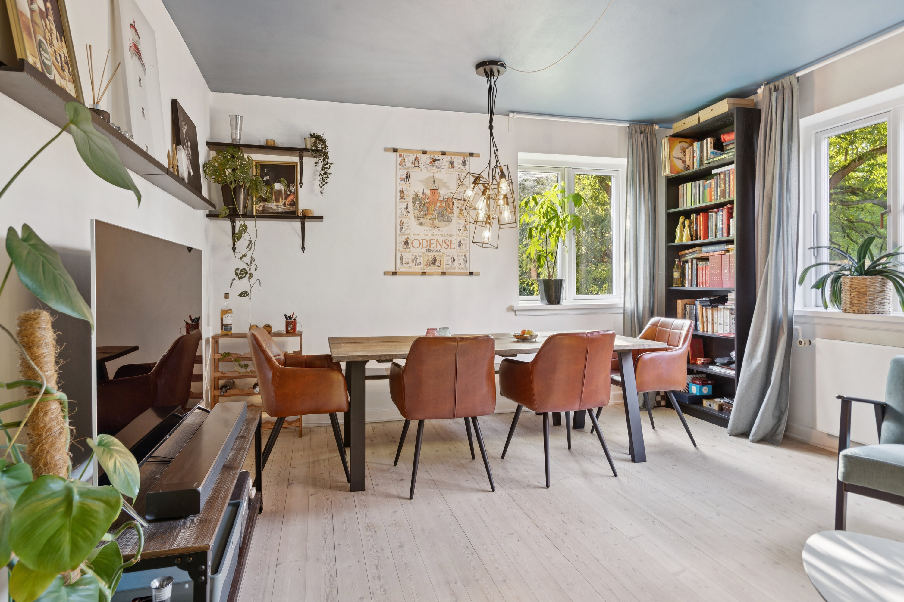 Fremhævet spiseplads billede i fuldskærmstilstand. Billede af Åløkkehaven 62, st.. th., 5000 Odense C