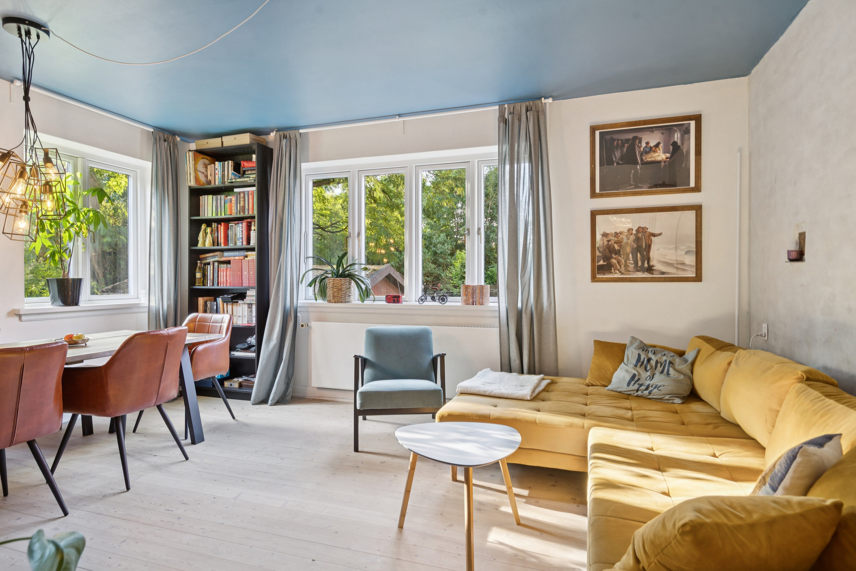 Fremhævet stue billede i fuldskærmstilstand. Billede af Åløkkehaven 62, st.. th., 5000 Odense C