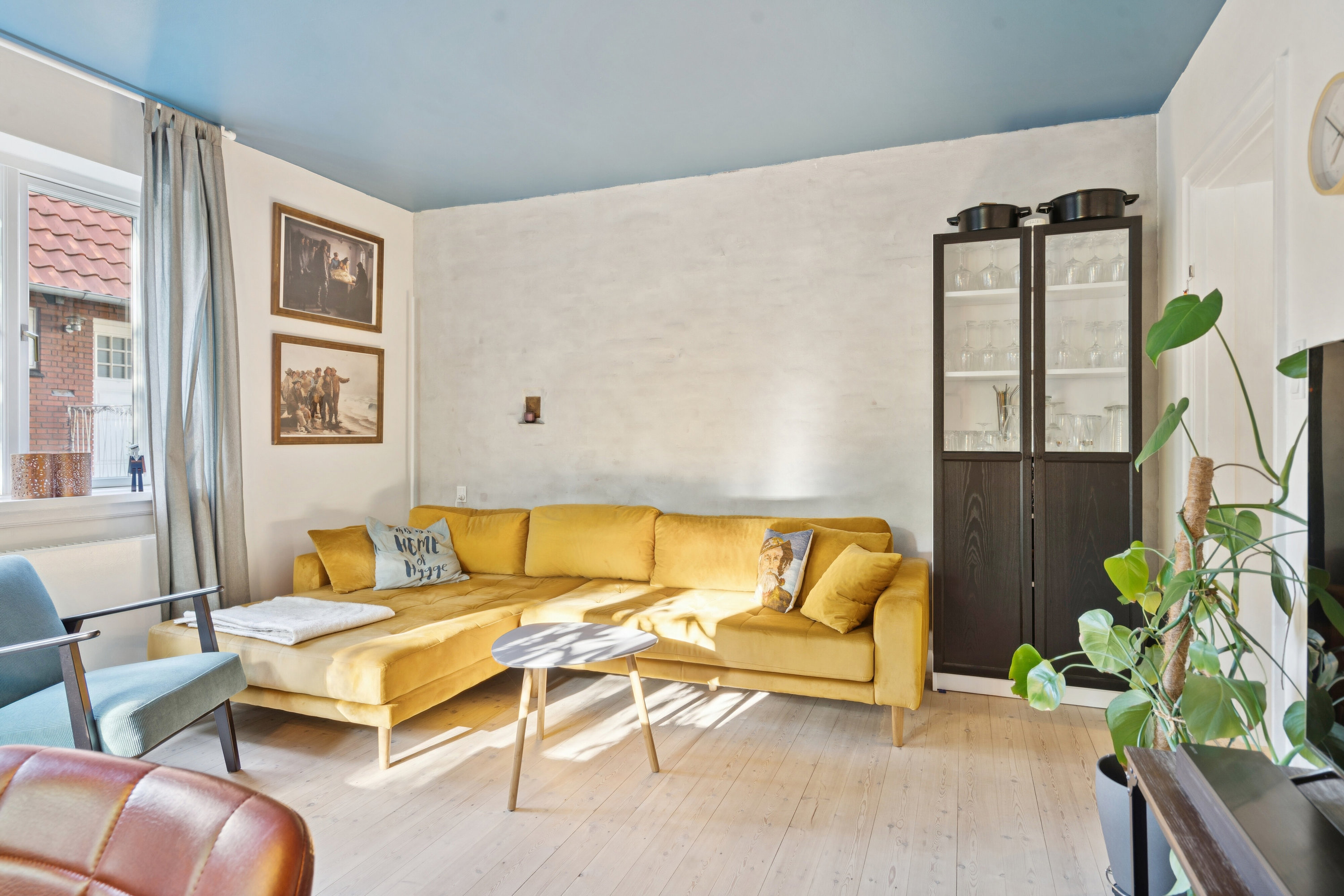 Fremhævet stue billede i fuldskærmstilstand. Billede af Åløkkehaven 62, st.. th., 5000 Odense C