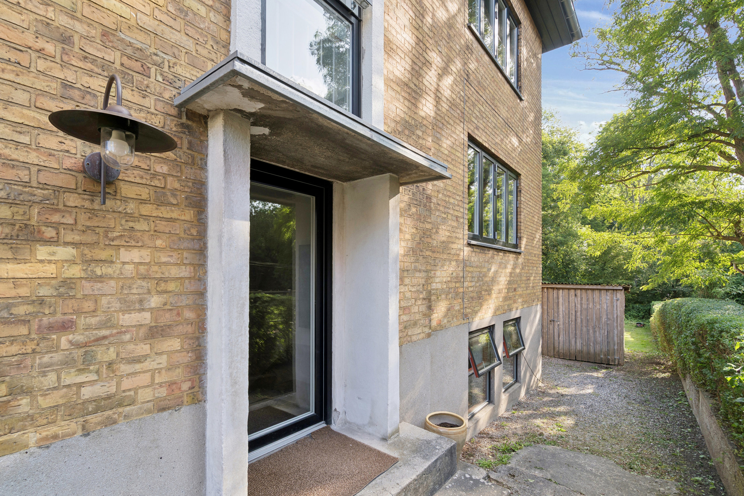 Fremhævet udendørs billede i fuldskærmstilstand. Billede af Åløkkehaven 62, st.. th., 5000 Odense C