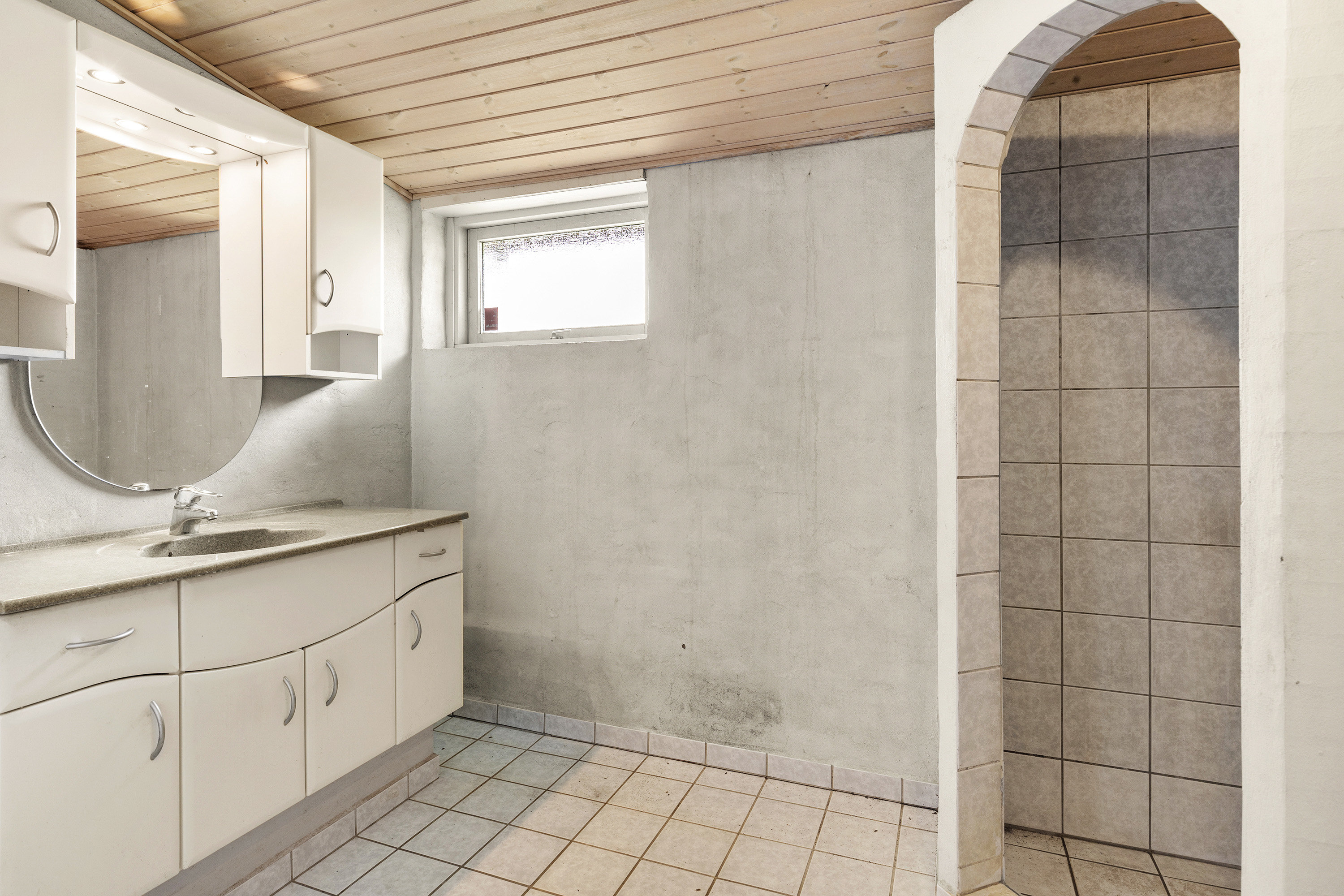 Fremhævet badeværelse billede i fuldskærmstilstand. Billede af Rønnevej 2, 9620 Aalestrup