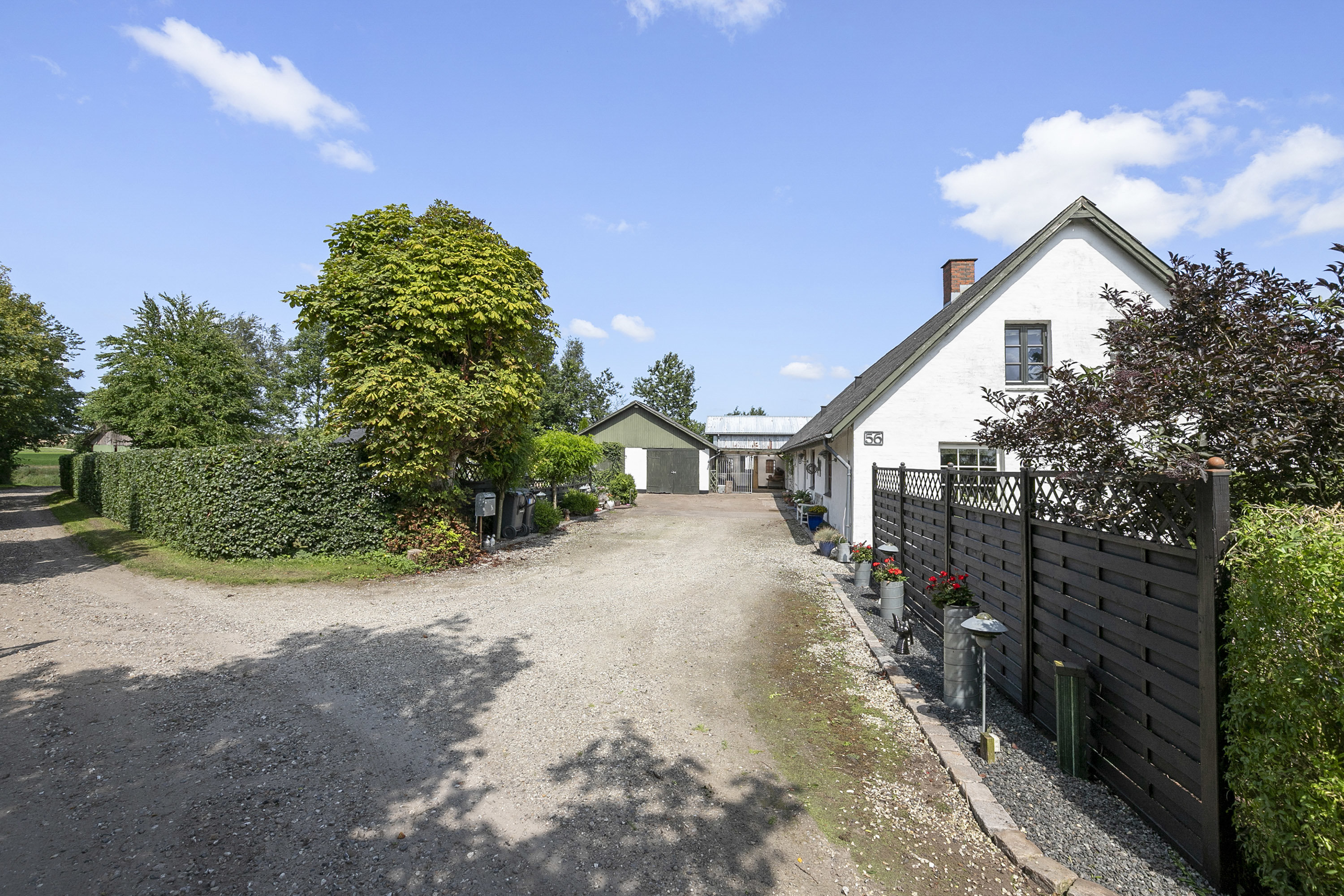 Fremhævet facade billede i fuldskærmstilstand. Billede af Viborgvej 56, St Binderup, 9600 Aars