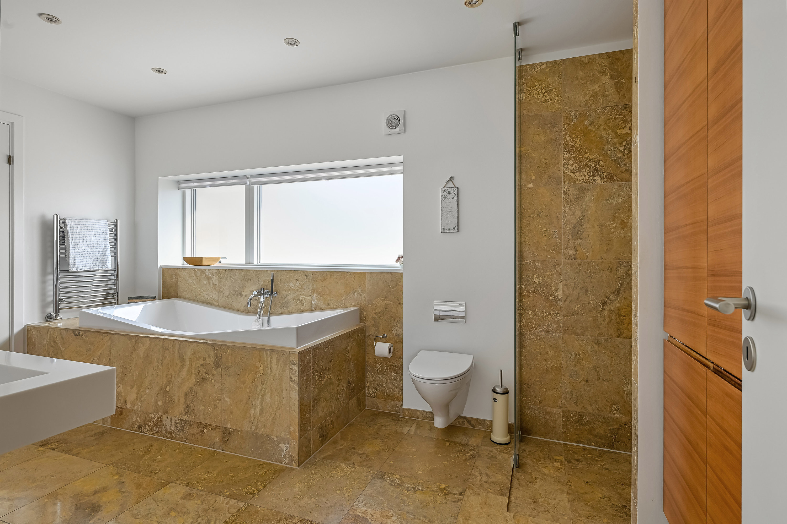 Fremhævet badeværelse billede i fuldskærmstilstand. Billede af Svalevænget 7, Hjerting, 6710 Esbjerg V