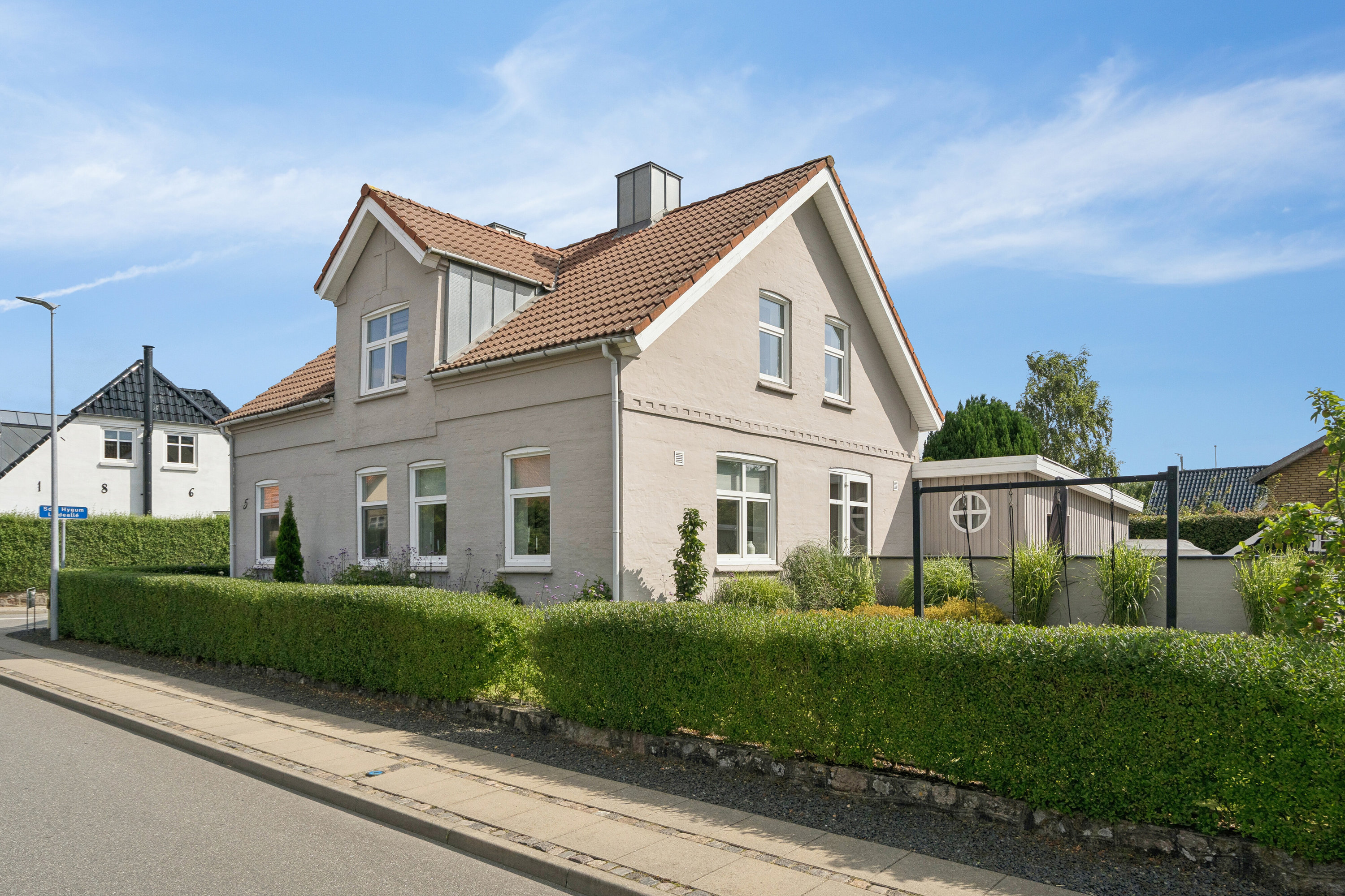 Fremhævet set fra vejen billede i fuldskærmstilstand. Billede af Skolegade 5, Sdr Hygum, 6630 Rødding