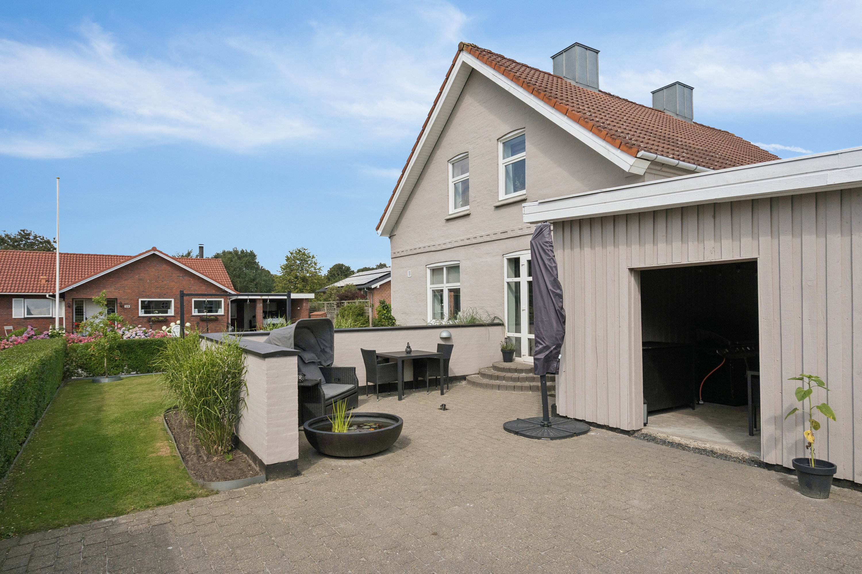 Fremhævet udendørs billede i fuldskærmstilstand. Billede af Skolegade 5, Sdr Hygum, 6630 Rødding