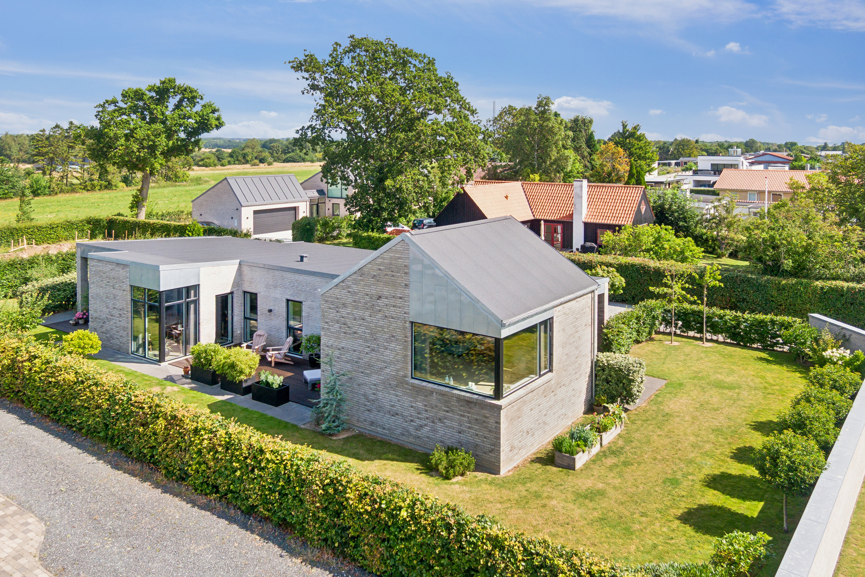 Fremhævet ejendom 1 billede i fuldskærmstilstand. Billede af Mælkebøttevej 1, 8250 Egå