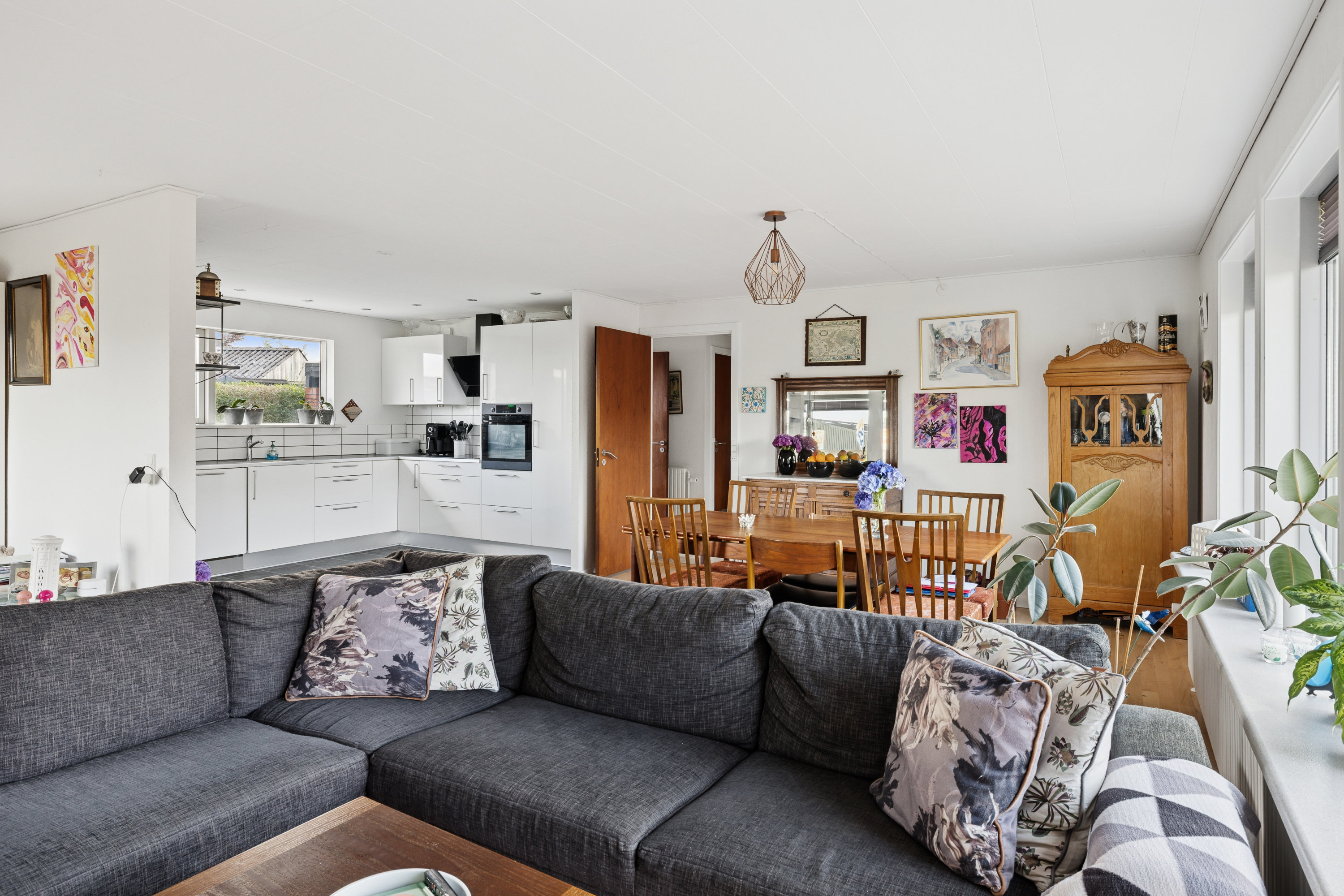 Fremhævet stue billede i fuldskærmstilstand. Billede af Gl. Aalborgvej 113, 8800 Viborg