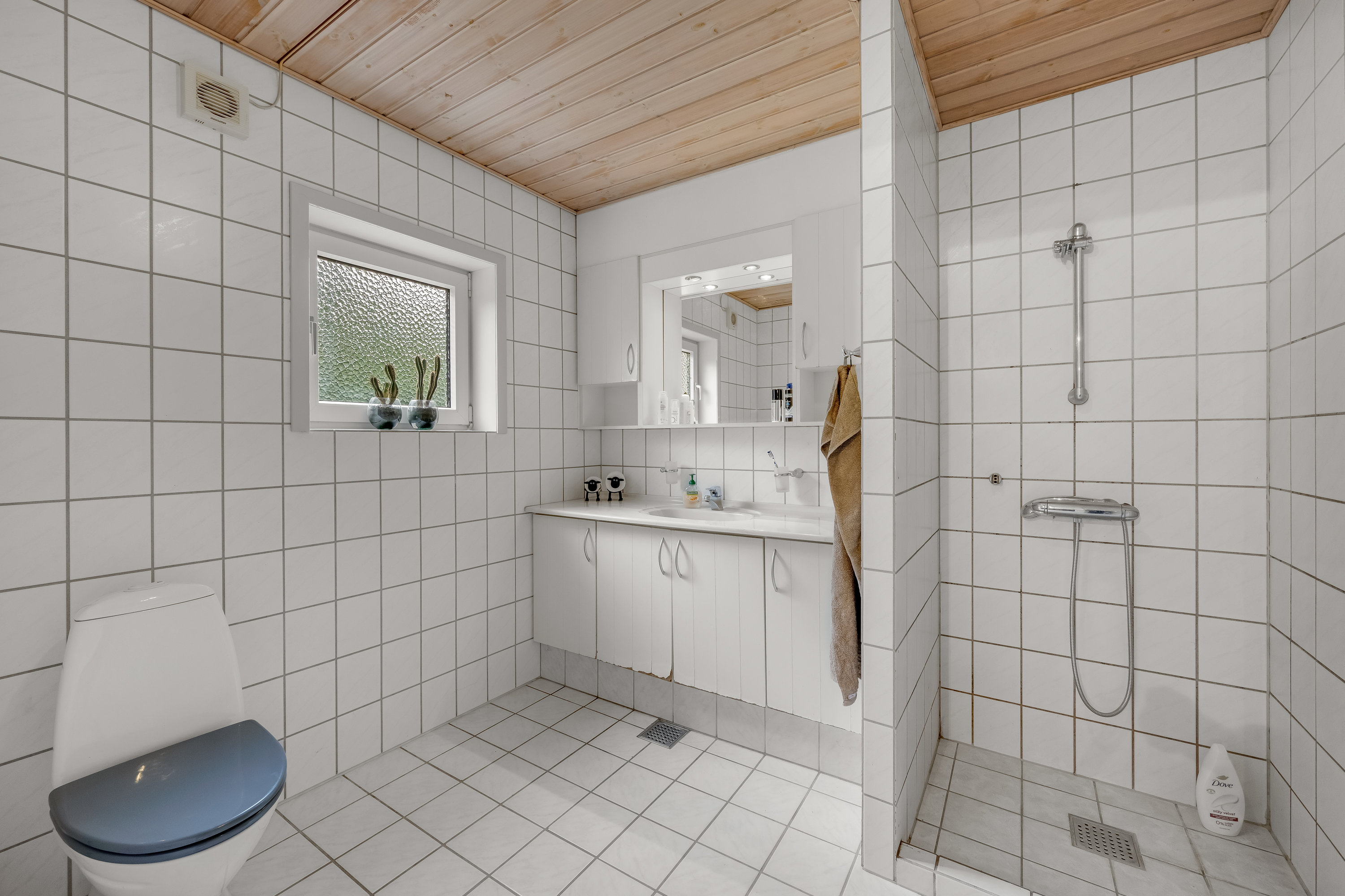 Fremhævet badeværelse billede i fuldskærmstilstand. Billede af Østergårdevej 5, Foersum, 6880 Tarm