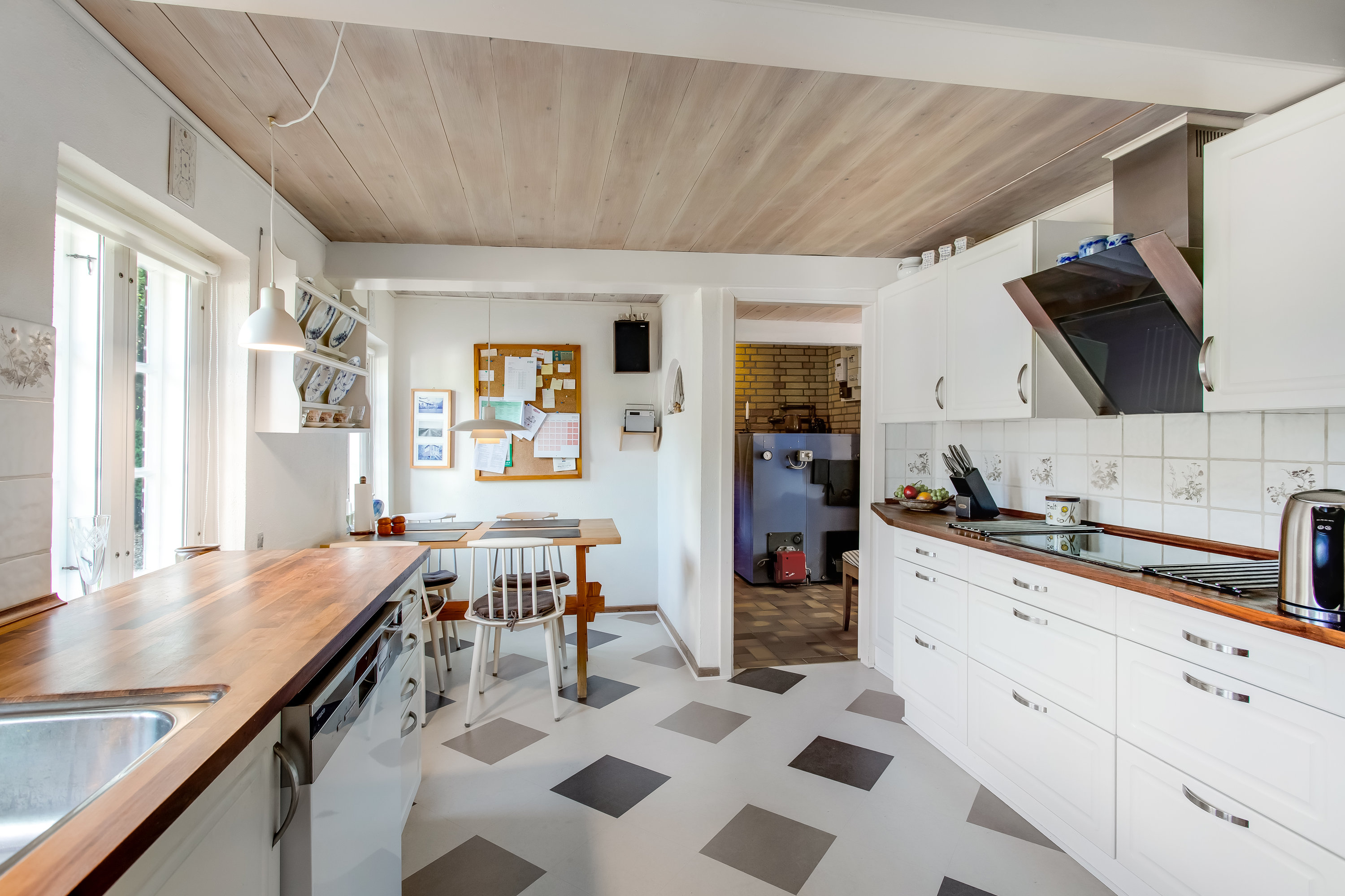 Fremhævet køkken billede i fuldskærmstilstand. Billede af Rudbølvej 3, 6280 Højer