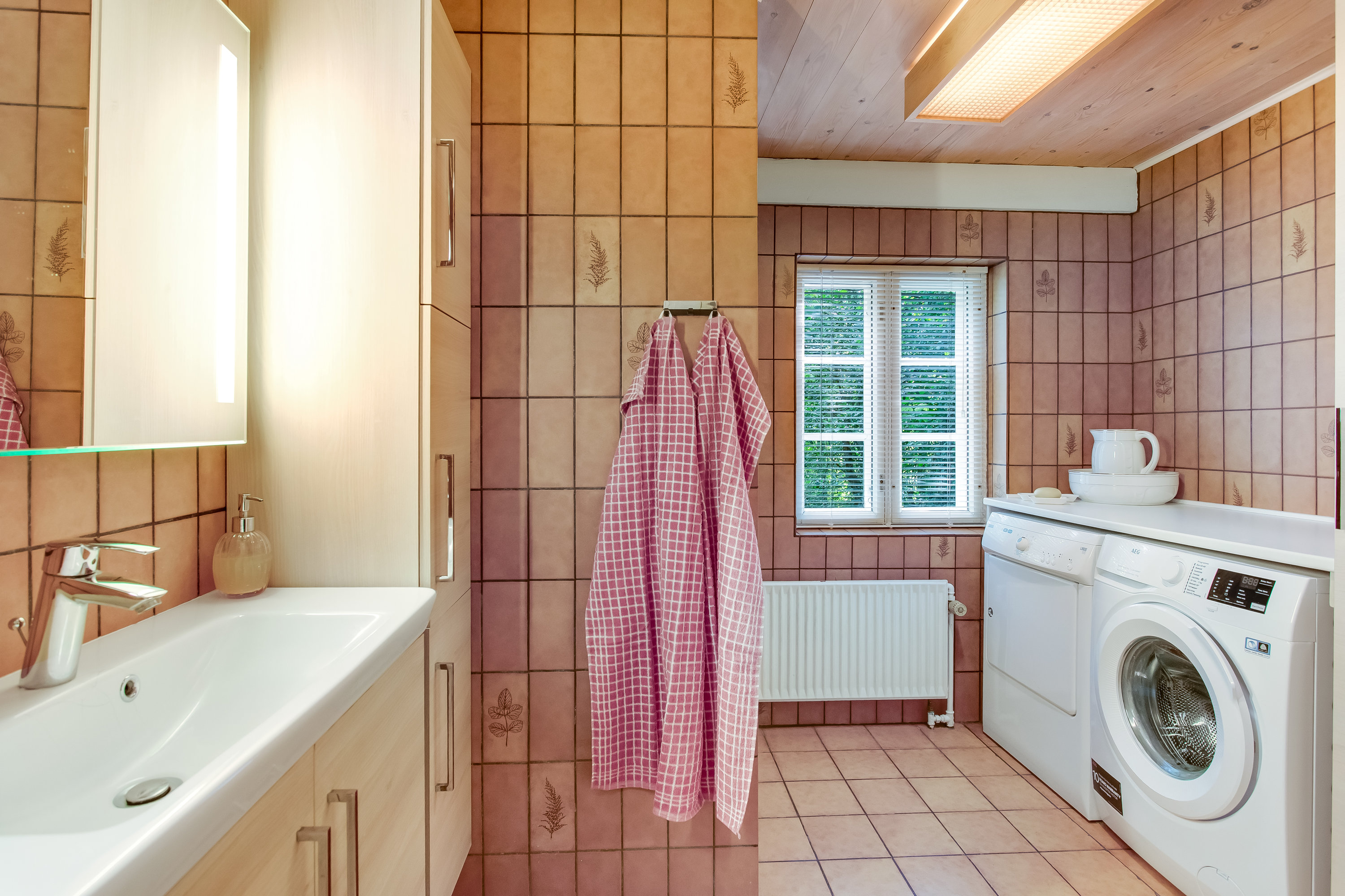 Fremhævet badeværelse billede i fuldskærmstilstand. Billede af Rudbølvej 3, 6280 Højer