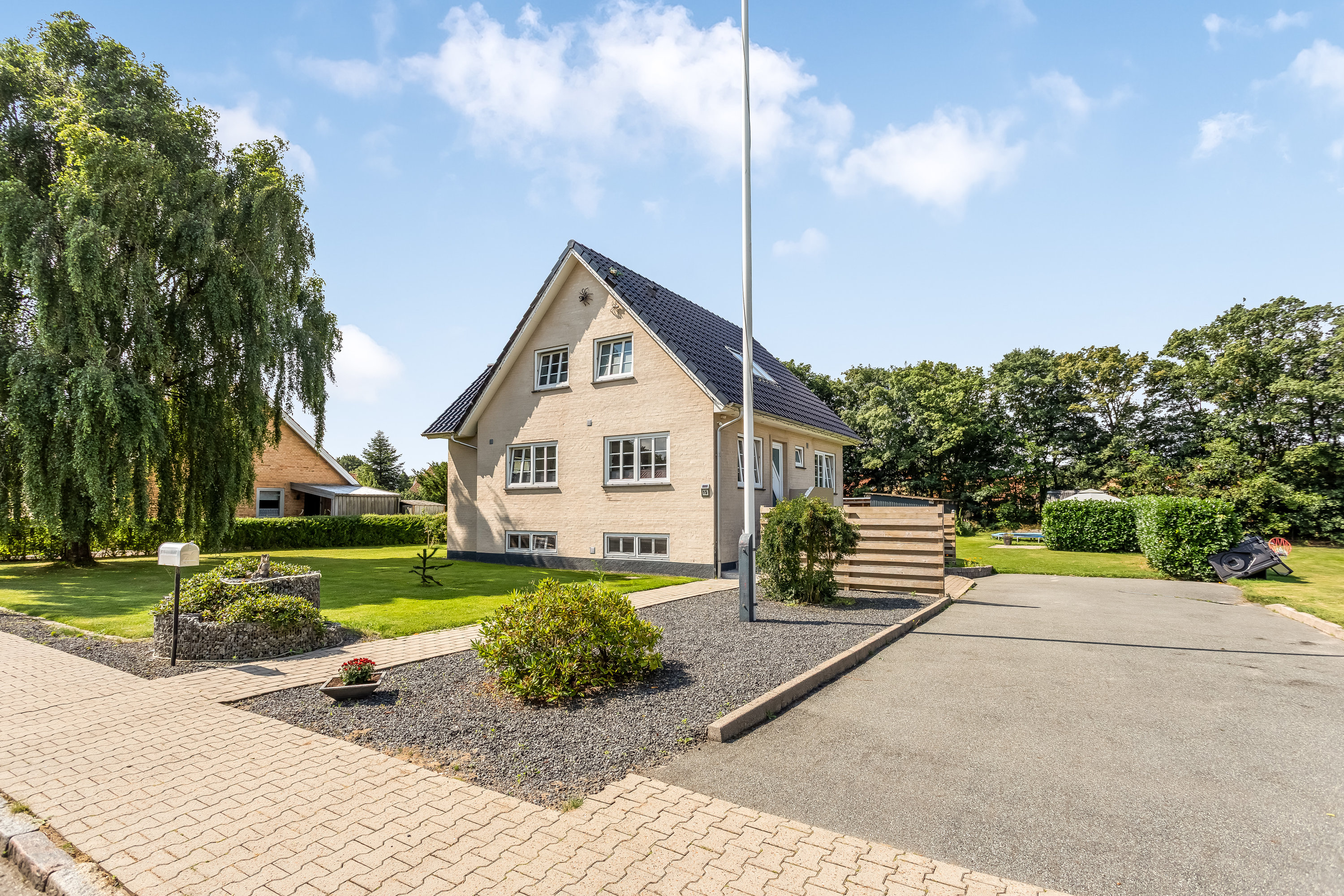 Fremhævet facade billede i fuldskærmstilstand. Billede af Rådhusstræde 15, 6240 Løgumkloster