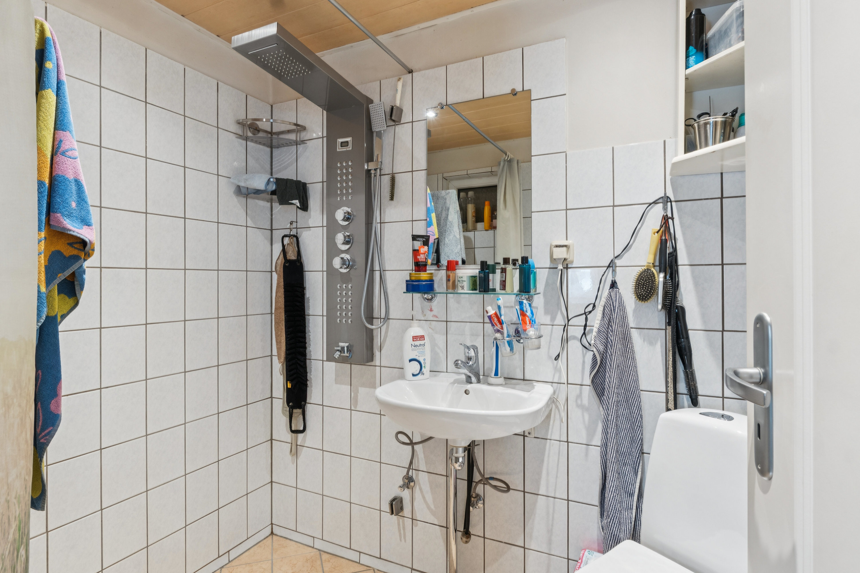 Fremhævet badeværelse billede i fuldskærmstilstand. Billede af Hovedvejen 30A, 4733 Tappernøje