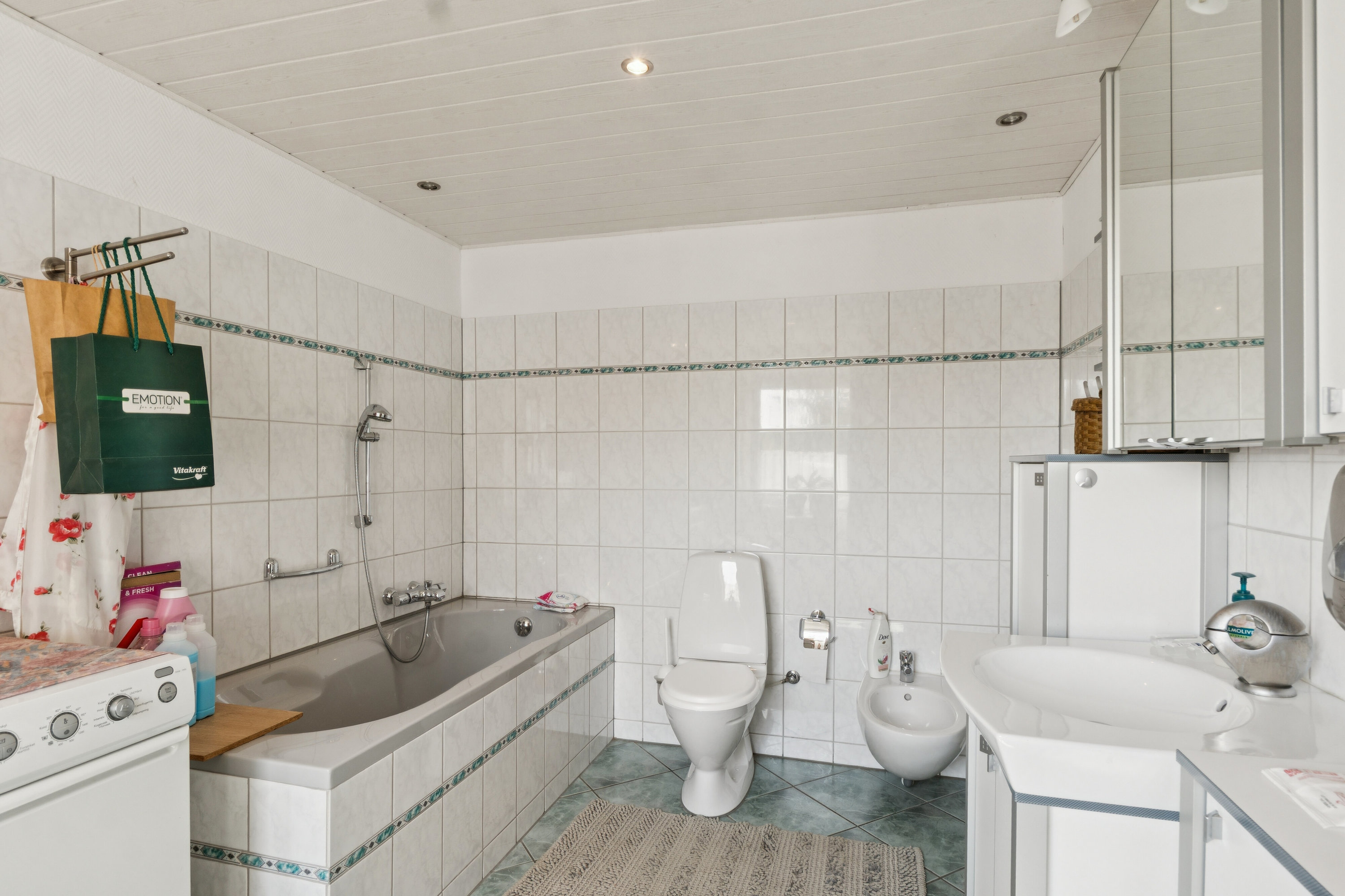 Fremhævet badeværelse billede i fuldskærmstilstand. Billede af Hovedvejen 30A, 4733 Tappernøje