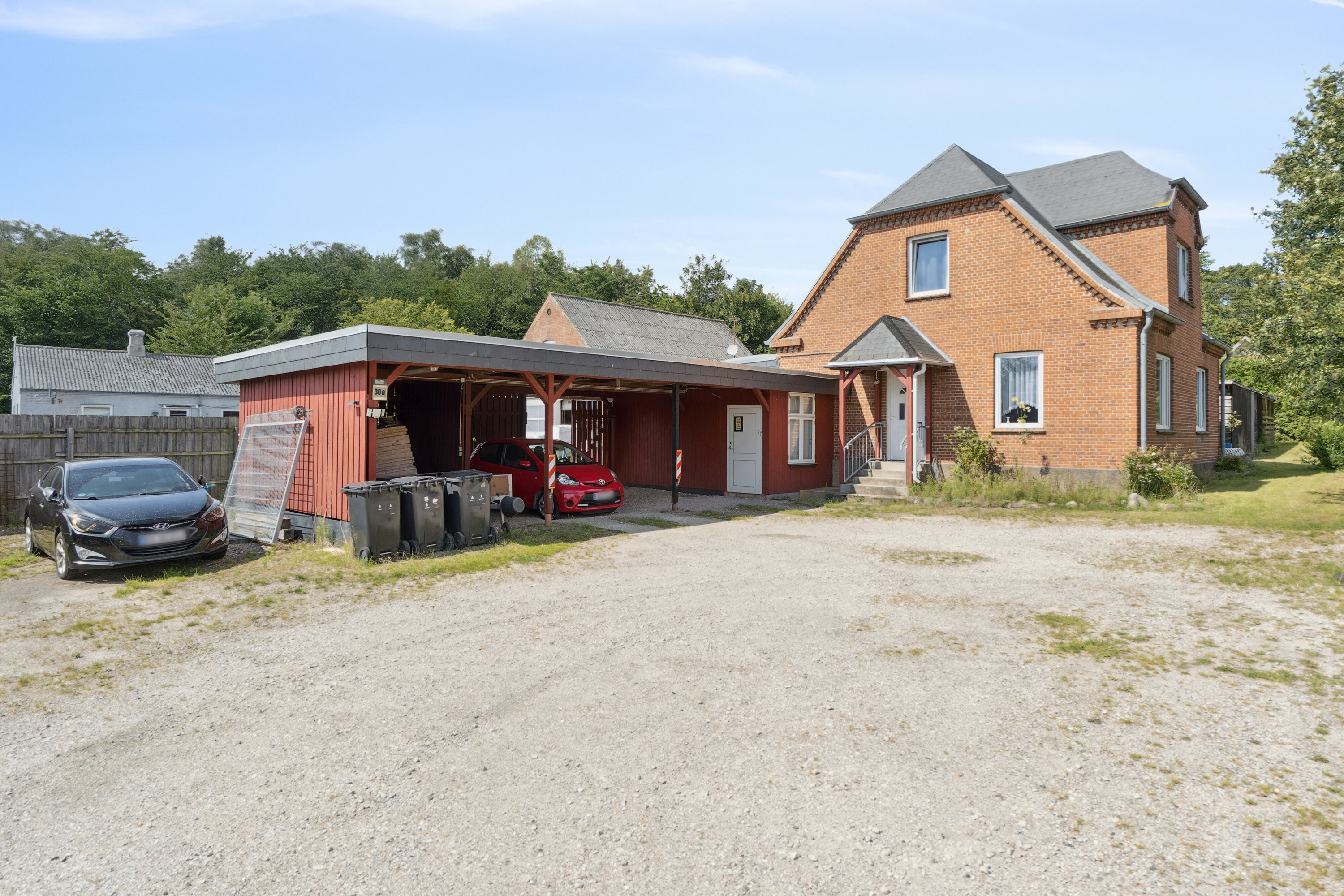 Fremhævet set fra vejen billede i fuldskærmstilstand. Billede af Hovedvejen 30A, 4733 Tappernøje