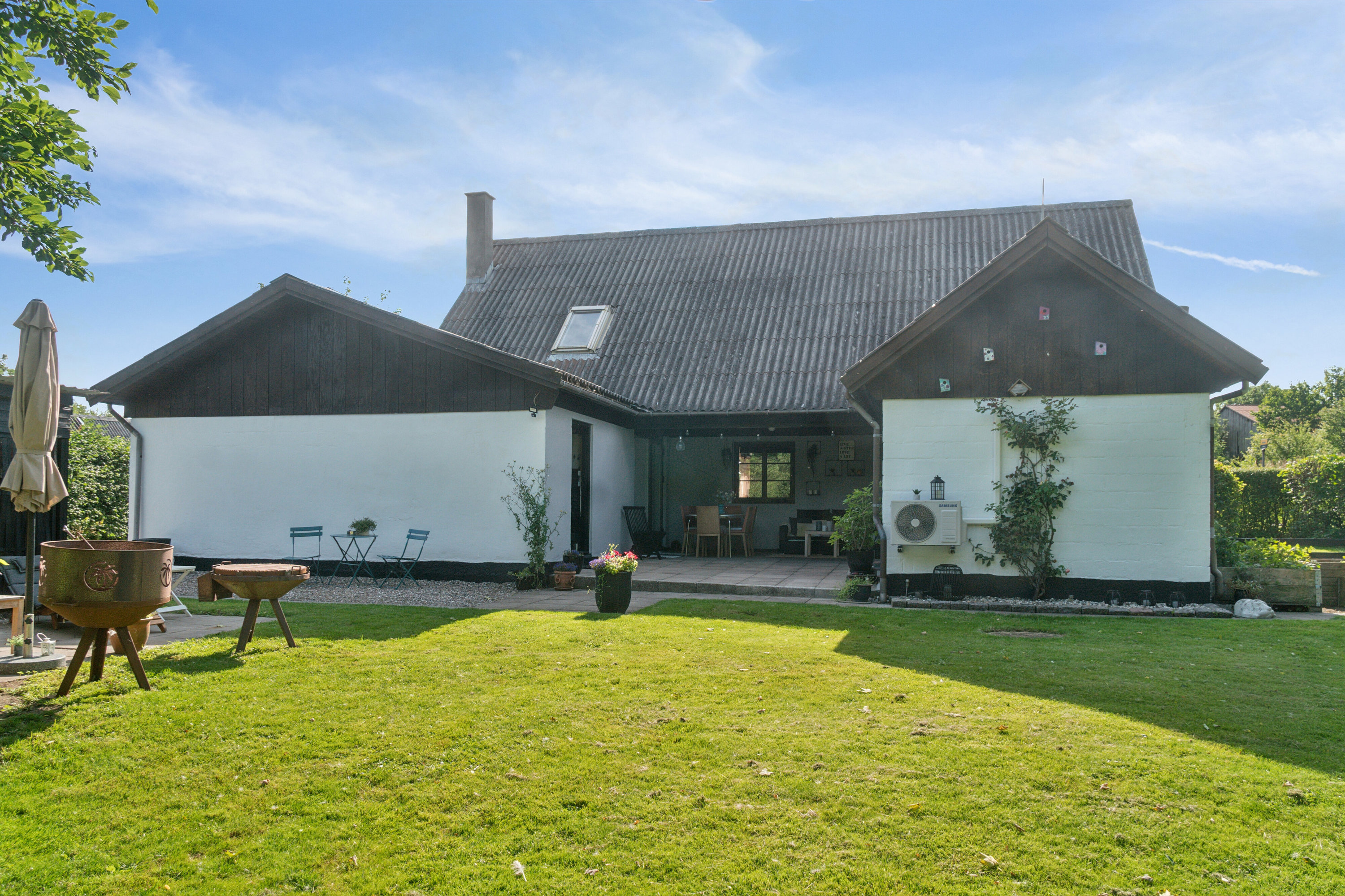 Fremhævet set fra haven billede i fuldskærmstilstand. Billede af Ågerupvej 15, 4400 Kalundborg