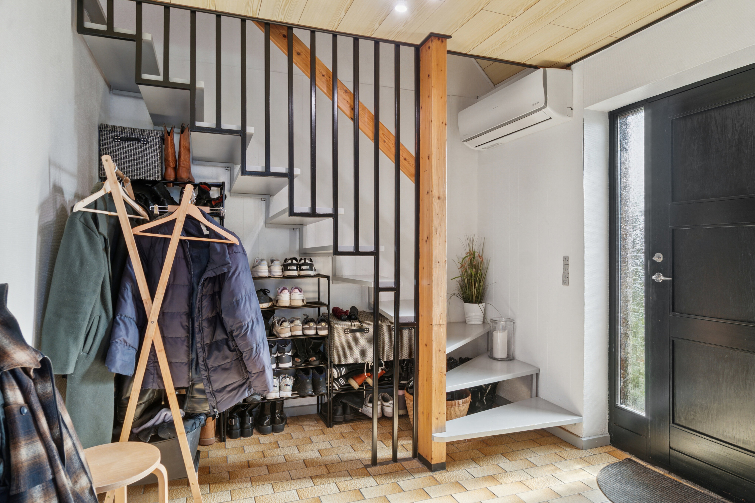 Fremhævet trappe billede i fuldskærmstilstand. Billede af Ågerupvej 15, 4400 Kalundborg