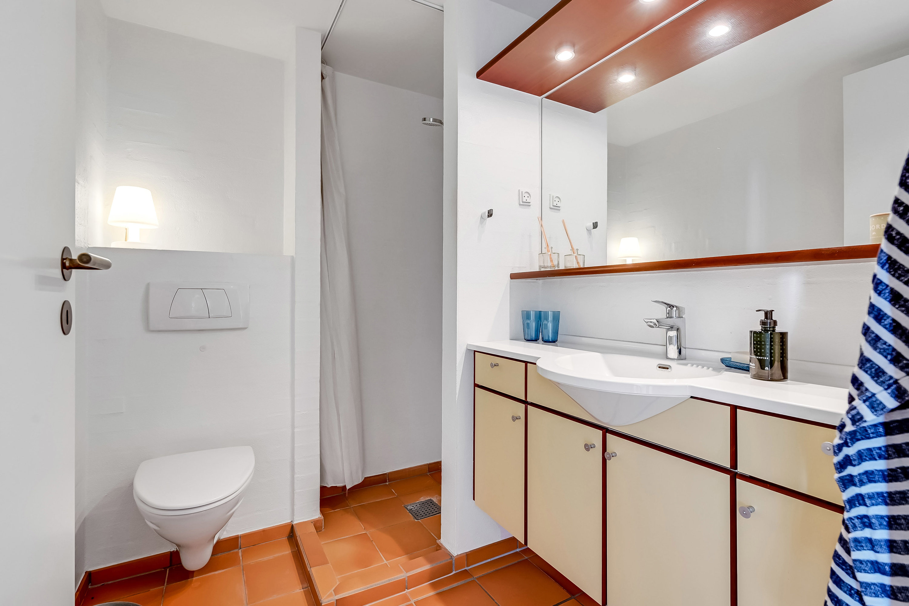 Fremhævet badeværelse billede i fuldskærmstilstand. Billede af Ved Fyret 25, Strib, 5500 Middelfart