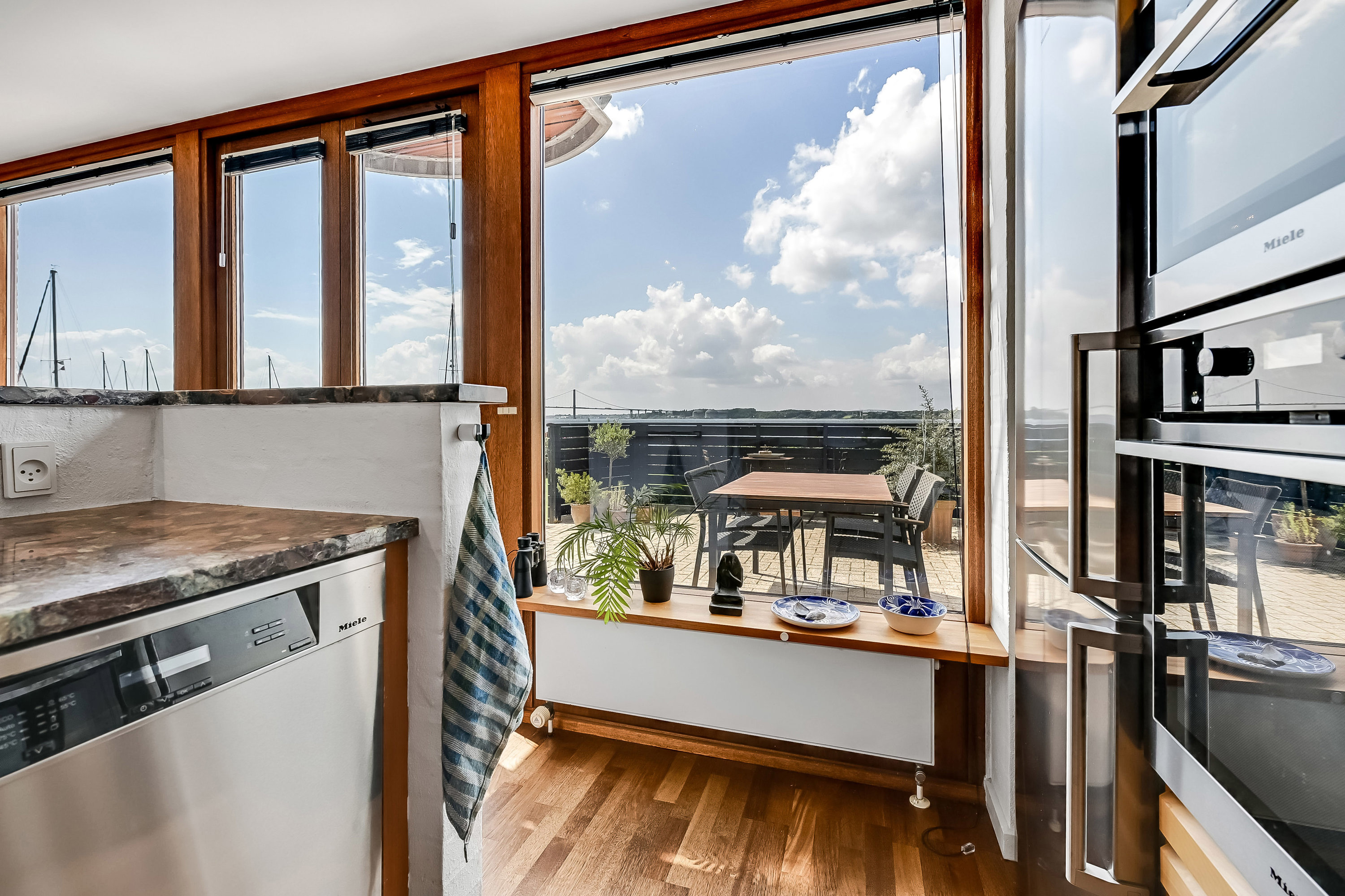 Fremhævet køkken billede i fuldskærmstilstand. Billede af Ved Fyret 25, Strib, 5500 Middelfart