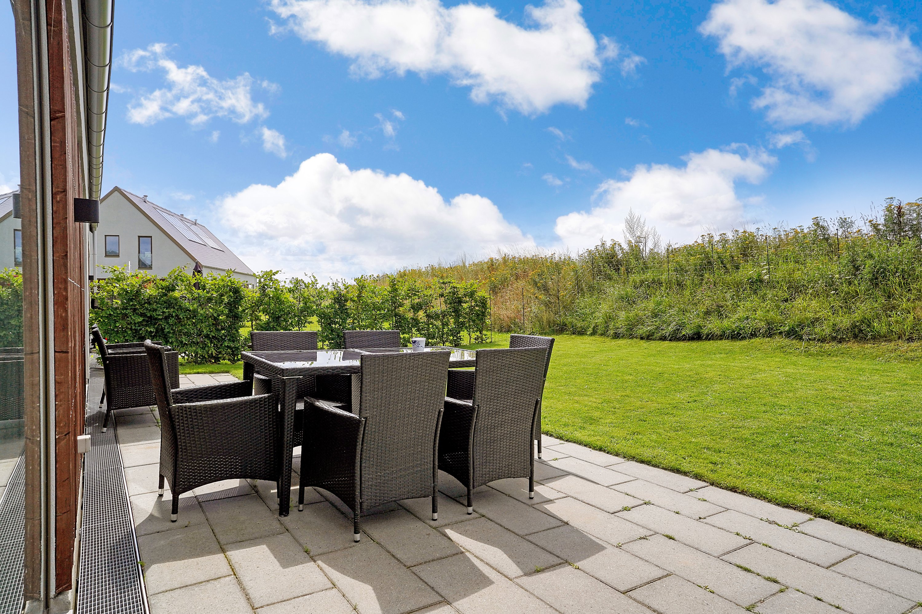 Fremhævet terrasse billede i fuldskærmstilstand. Billede af Sletten 4, Kirke Værløse, 3500 Værløse