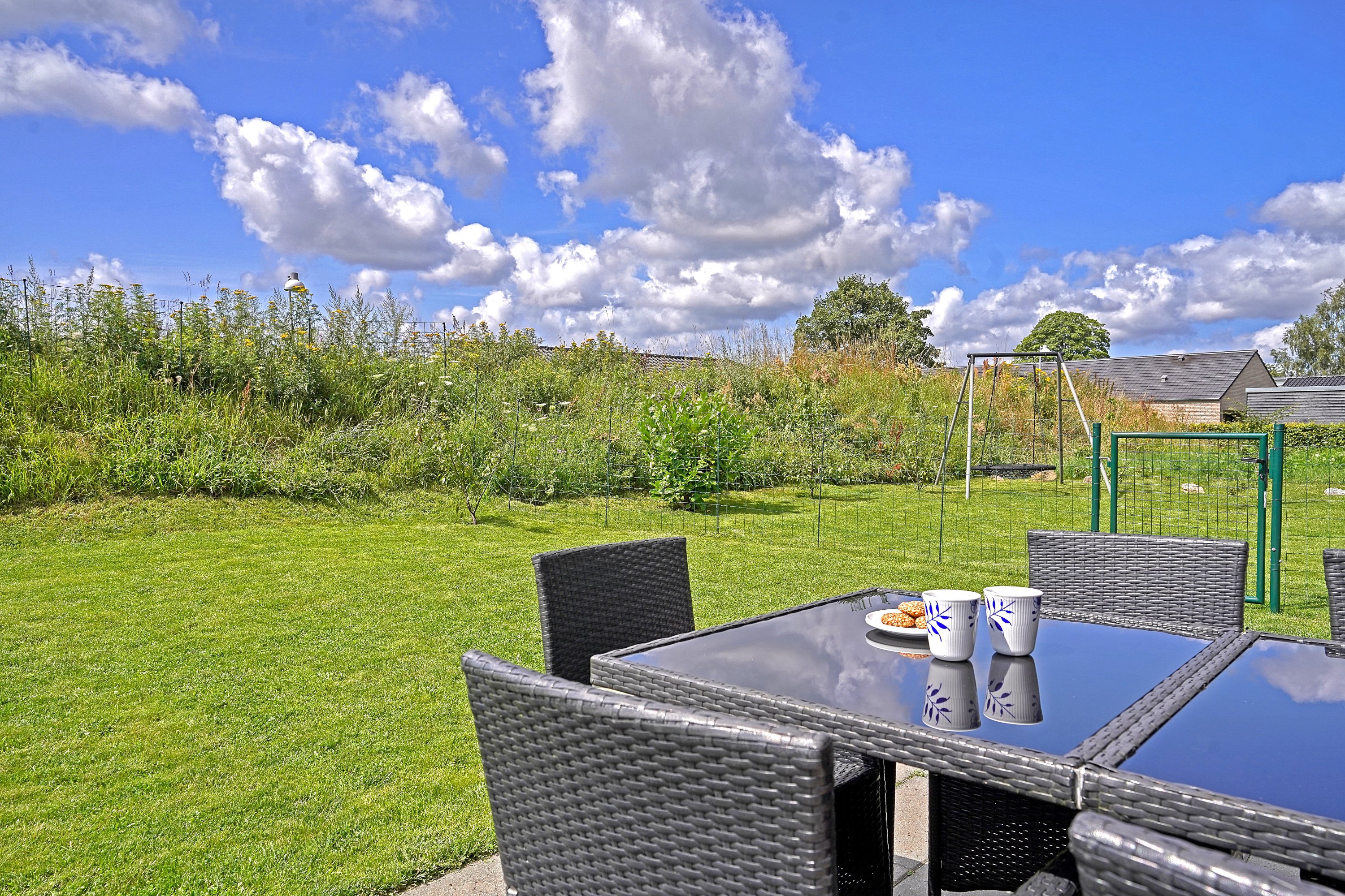 Fremhævet terrasse billede i fuldskærmstilstand. Billede af Sletten 4, Kirke Værløse, 3500 Værløse