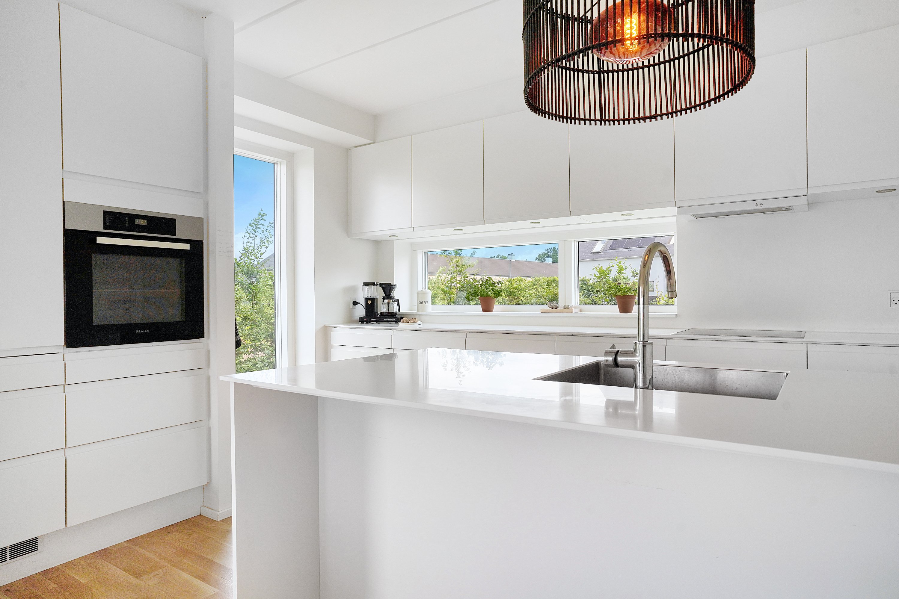 Fremhævet køkken billede i fuldskærmstilstand. Billede af Sletten 4, Kirke Værløse, 3500 Værløse