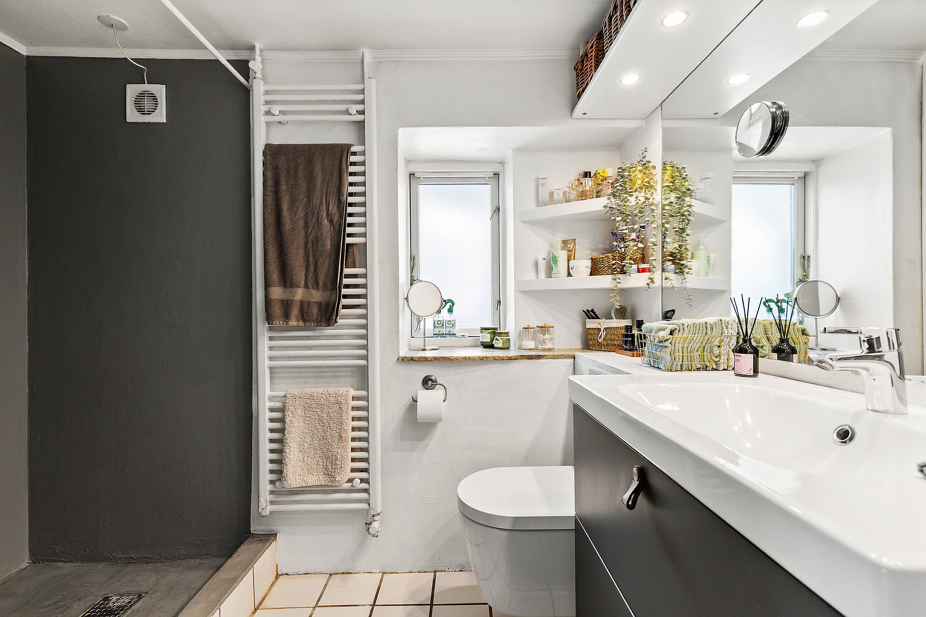 Fremhævet badeværelse billede i fuldskærmstilstand. Billede af Mantziusvej 12B, 2900 Hellerup