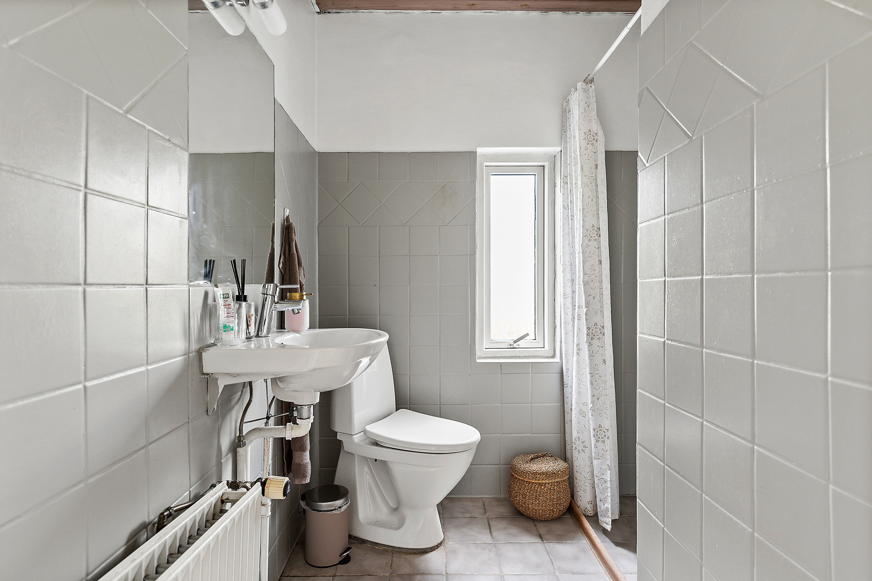 Fremhævet badeværelse billede i fuldskærmstilstand. Billede af Mantziusvej 12B, 2900 Hellerup