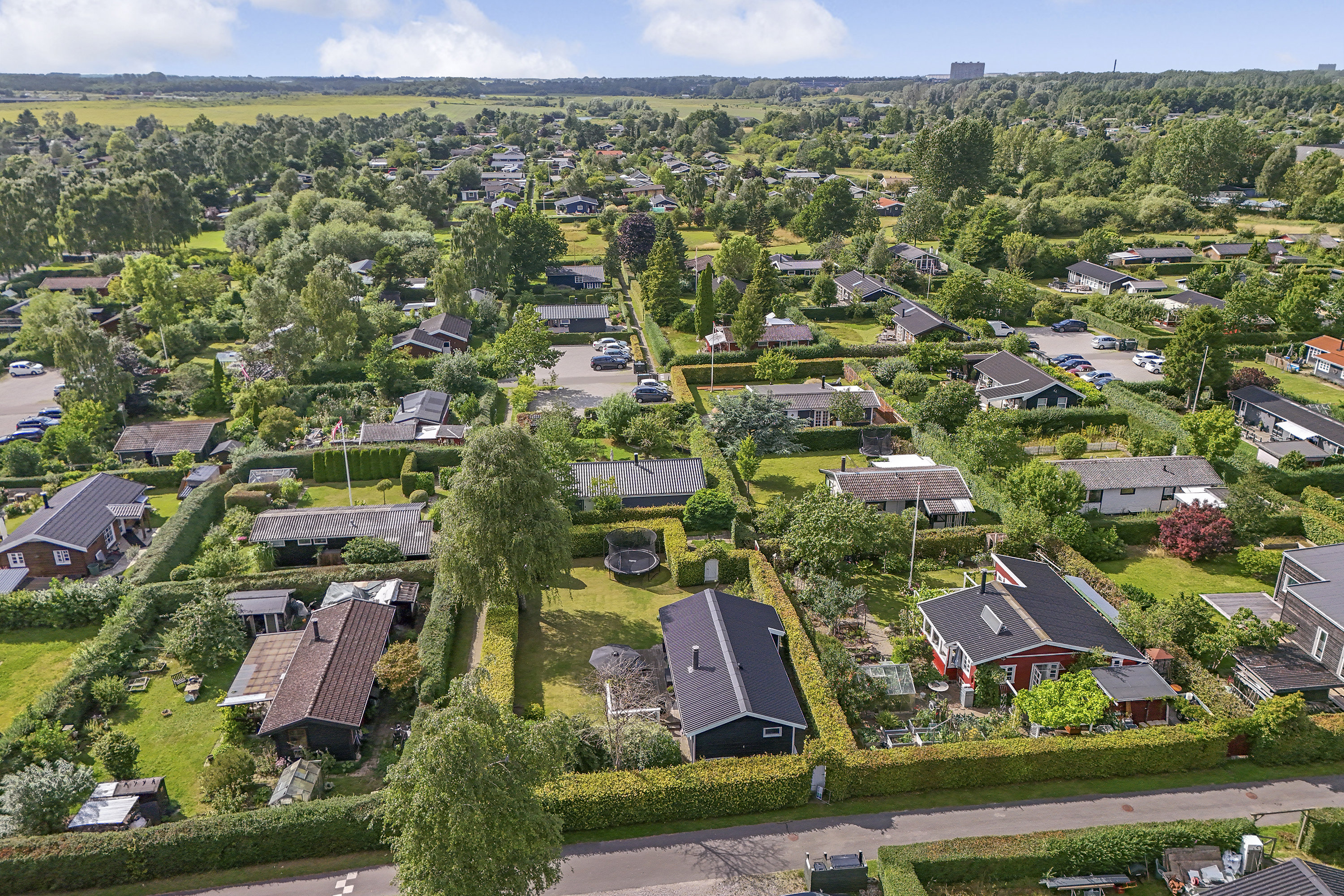 Fremhævet set fra oven billede i fuldskærmstilstand. Billede af Gefionvej 24, 2740 Skovlunde