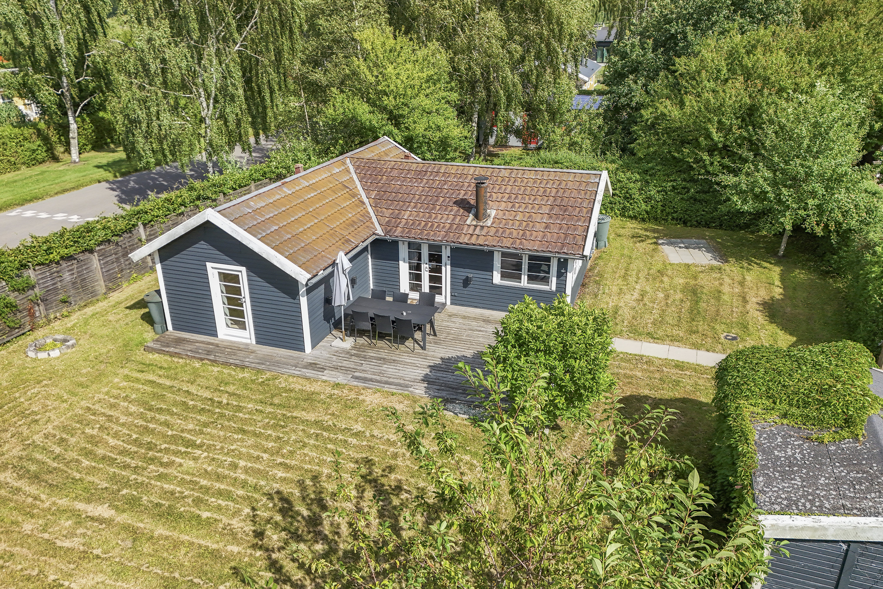Fremhævet set fra oven billede i fuldskærmstilstand. Billede af Bjarkesvej 1, 2740 Skovlunde