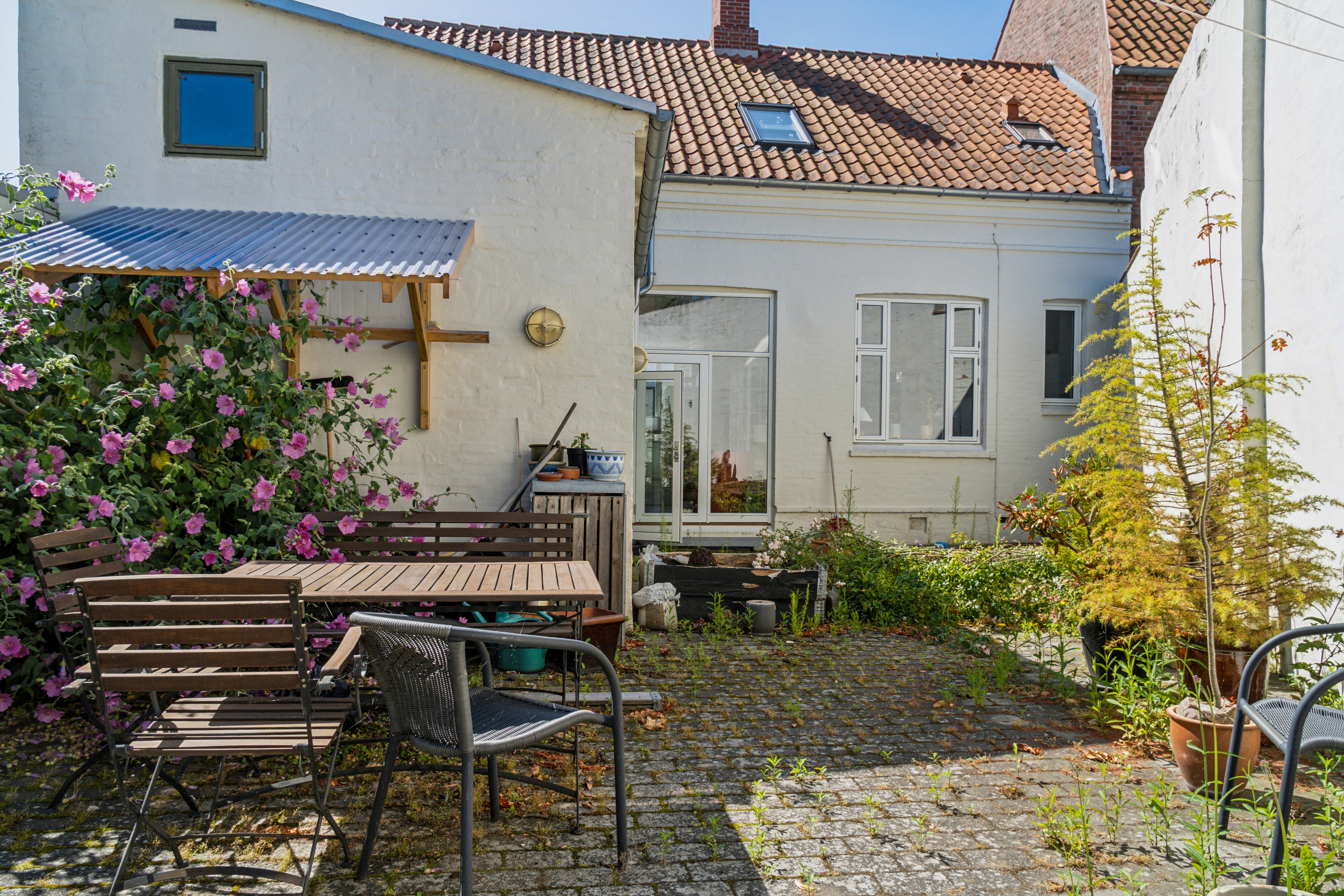 Fremhævet set fra vejen billede i fuldskærmstilstand. Billede af Magstræde 3, Rønne, 3700 Rønne