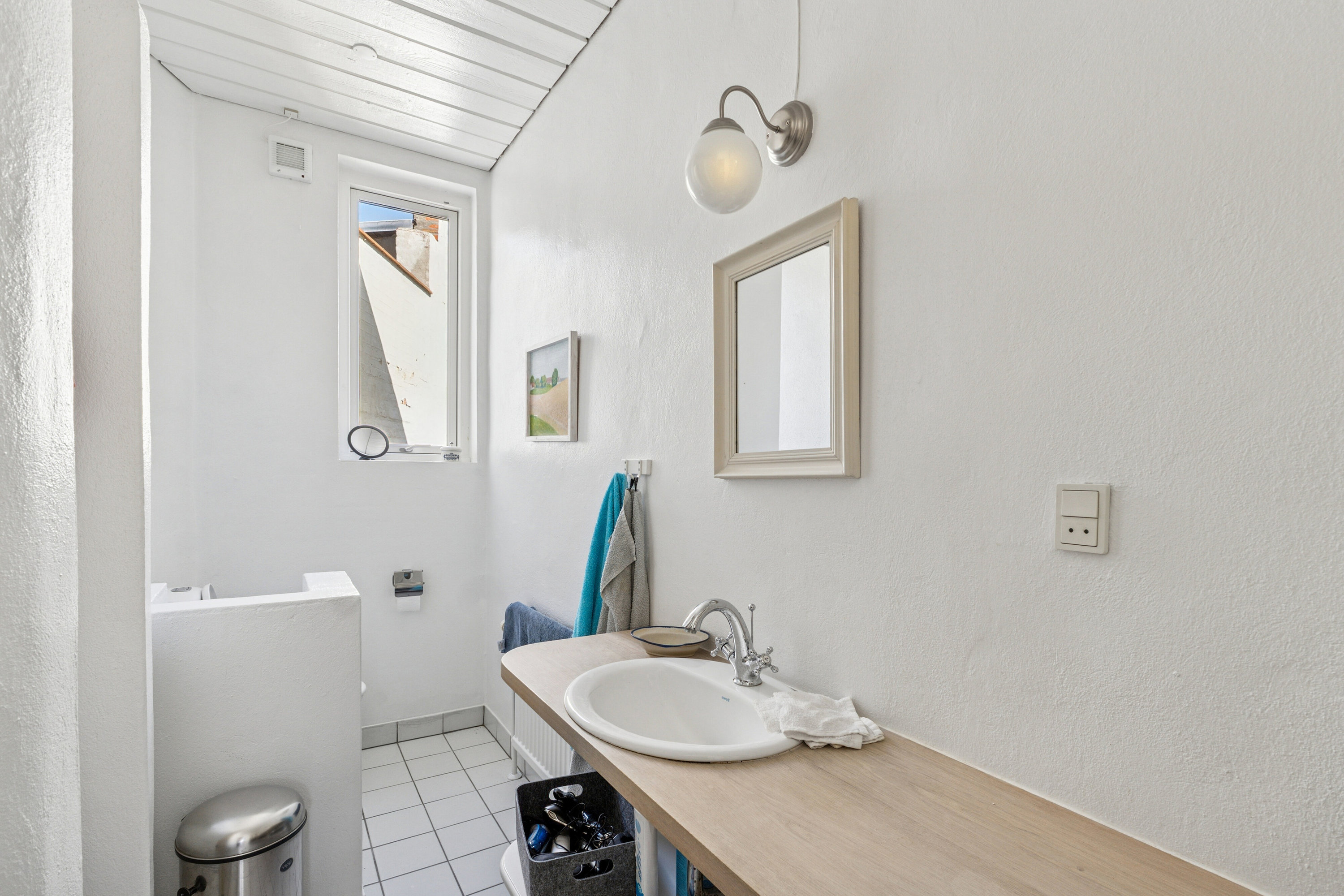 Fremhævet badeværelse billede i fuldskærmstilstand. Billede af Magstræde 3, Rønne, 3700 Rønne