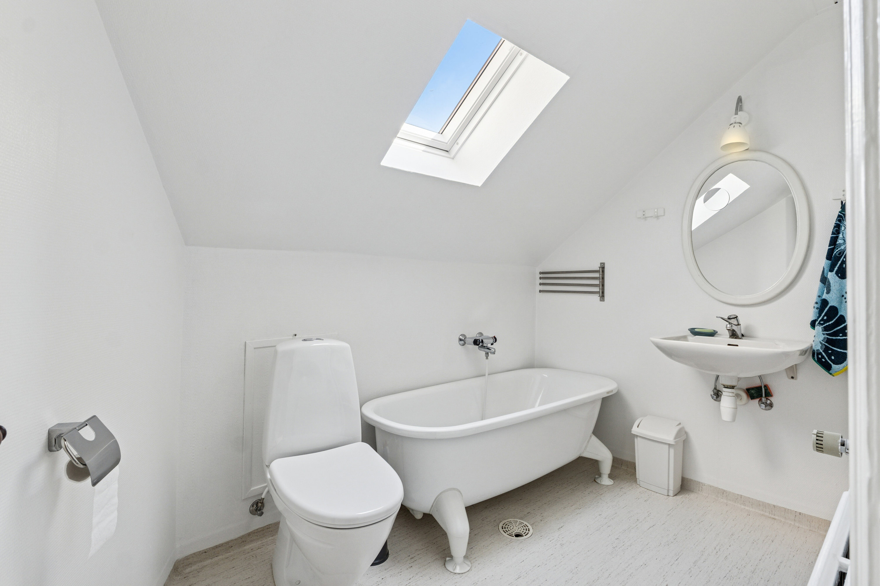 Fremhævet badeværelse billede i fuldskærmstilstand. Billede af Magstræde 3, Rønne, 3700 Rønne