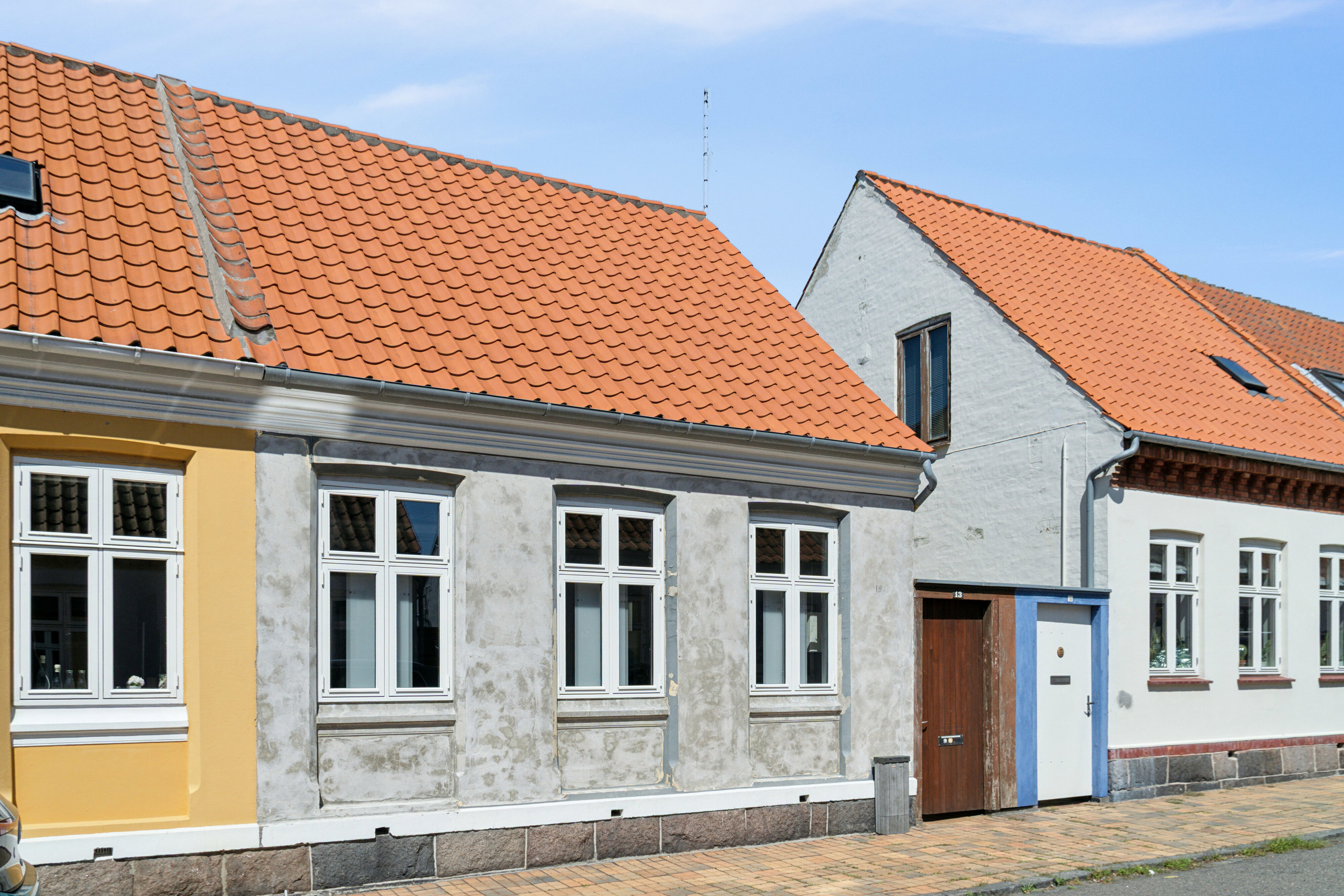 Fremhævet set fra vejen billede i fuldskærmstilstand. Billede af Stormgade 13, Rønne, 3700 Rønne