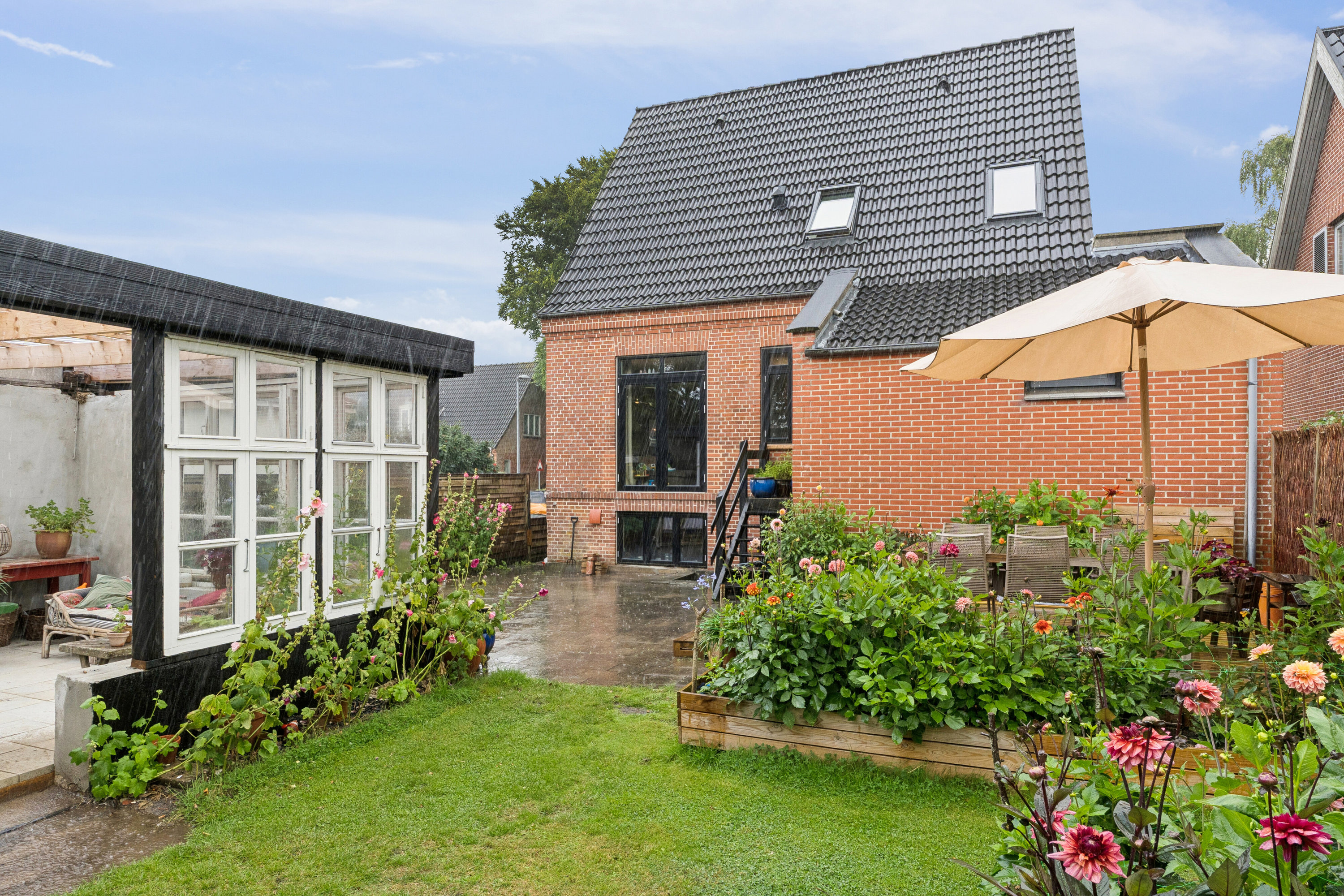 Fremhævet set fra haven billede i fuldskærmstilstand. Billede af Enghavevej 5, 7430 Ikast