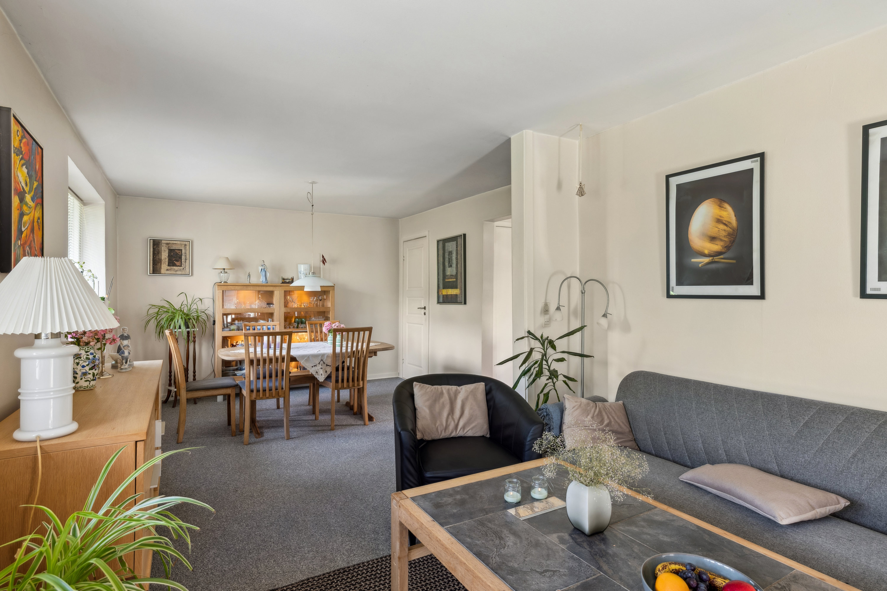 Fremhævet stue billede i fuldskærmstilstand. Billede af Nauhøjvej 12, Rostved, 8410 Rønde