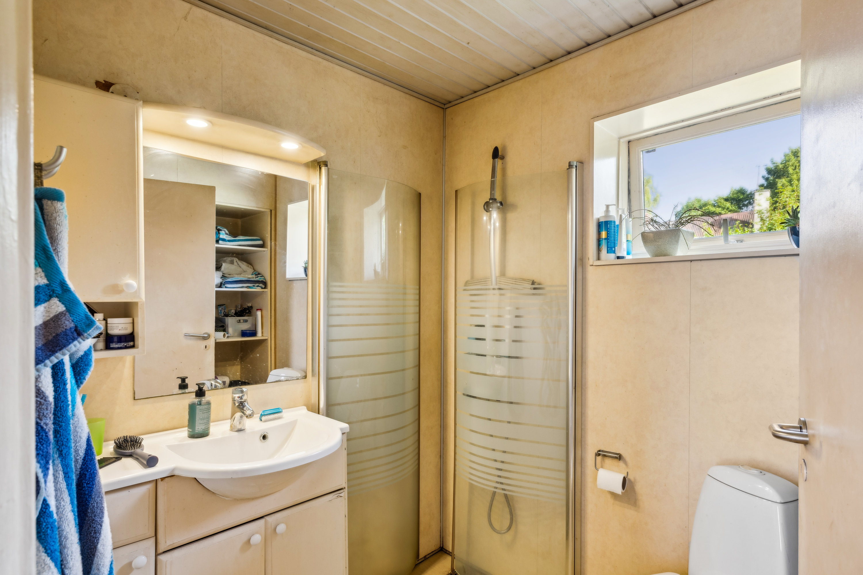 Fremhævet badeværelse billede i fuldskærmstilstand. Billede af Nauhøjvej 12, Rostved, 8410 Rønde