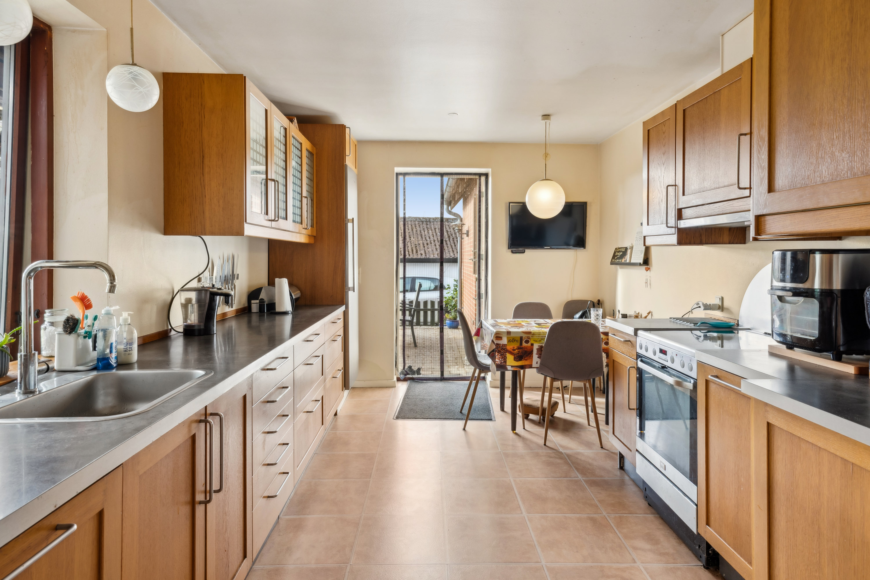 Fremhævet køkken billede i fuldskærmstilstand. Billede af Nauhøjvej 12, Rostved, 8410 Rønde