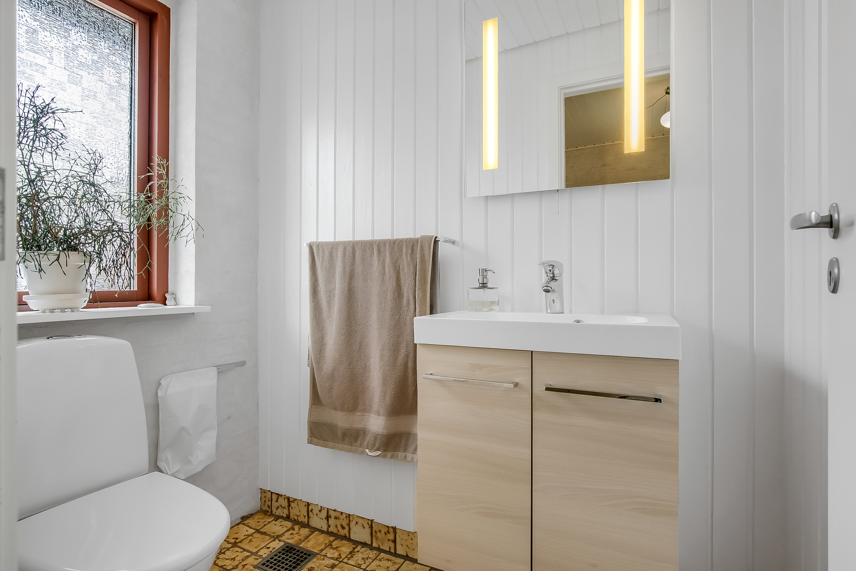 Fremhævet gæstetoilet billede i fuldskærmstilstand. Billede af Grydhøj 14, Bramdrupdam, 6000 Kolding