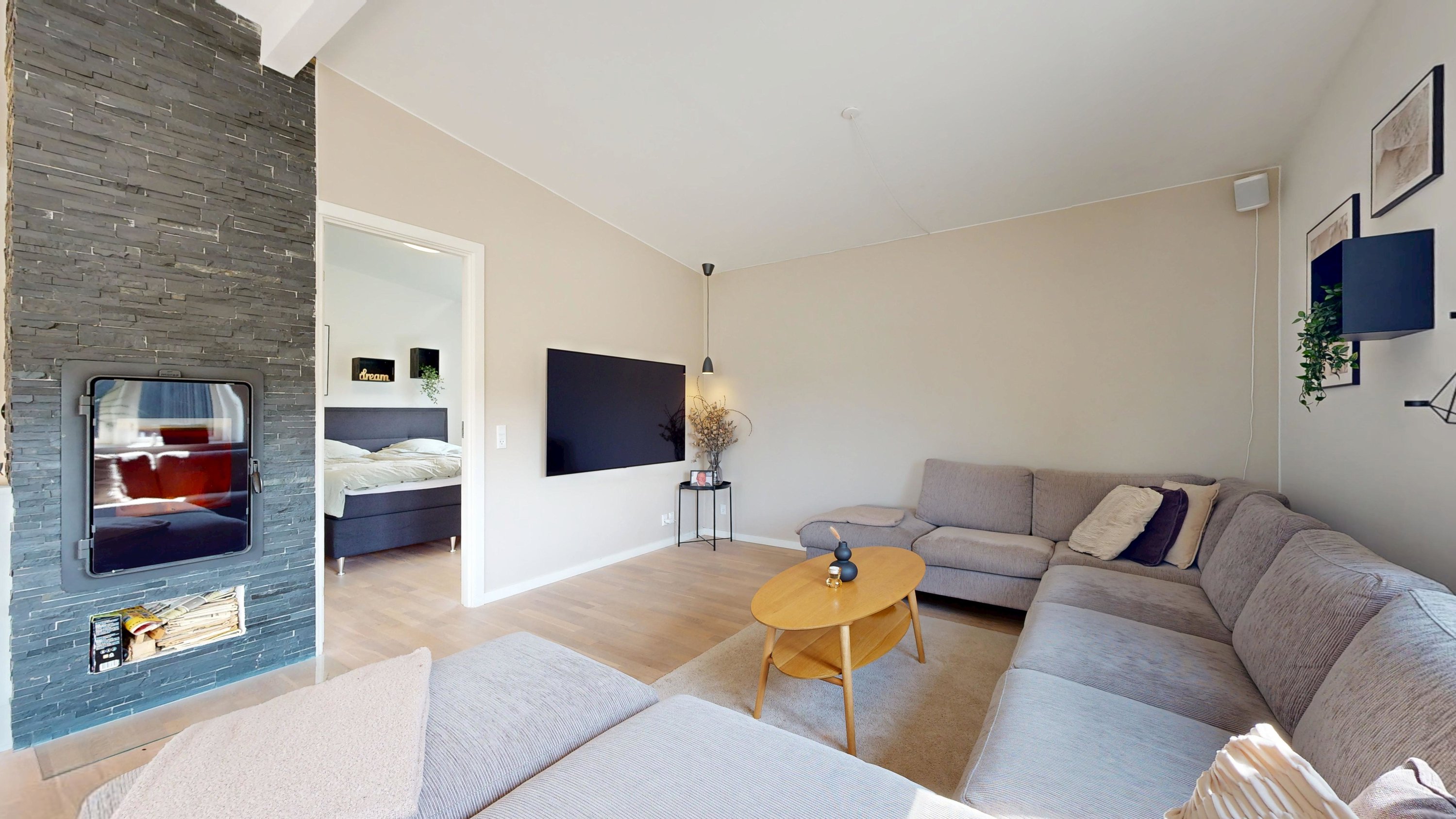 Fremhævet stue billede i fuldskærmstilstand. Billede af Vroldvej 144, Vrold, 8660 Skanderborg