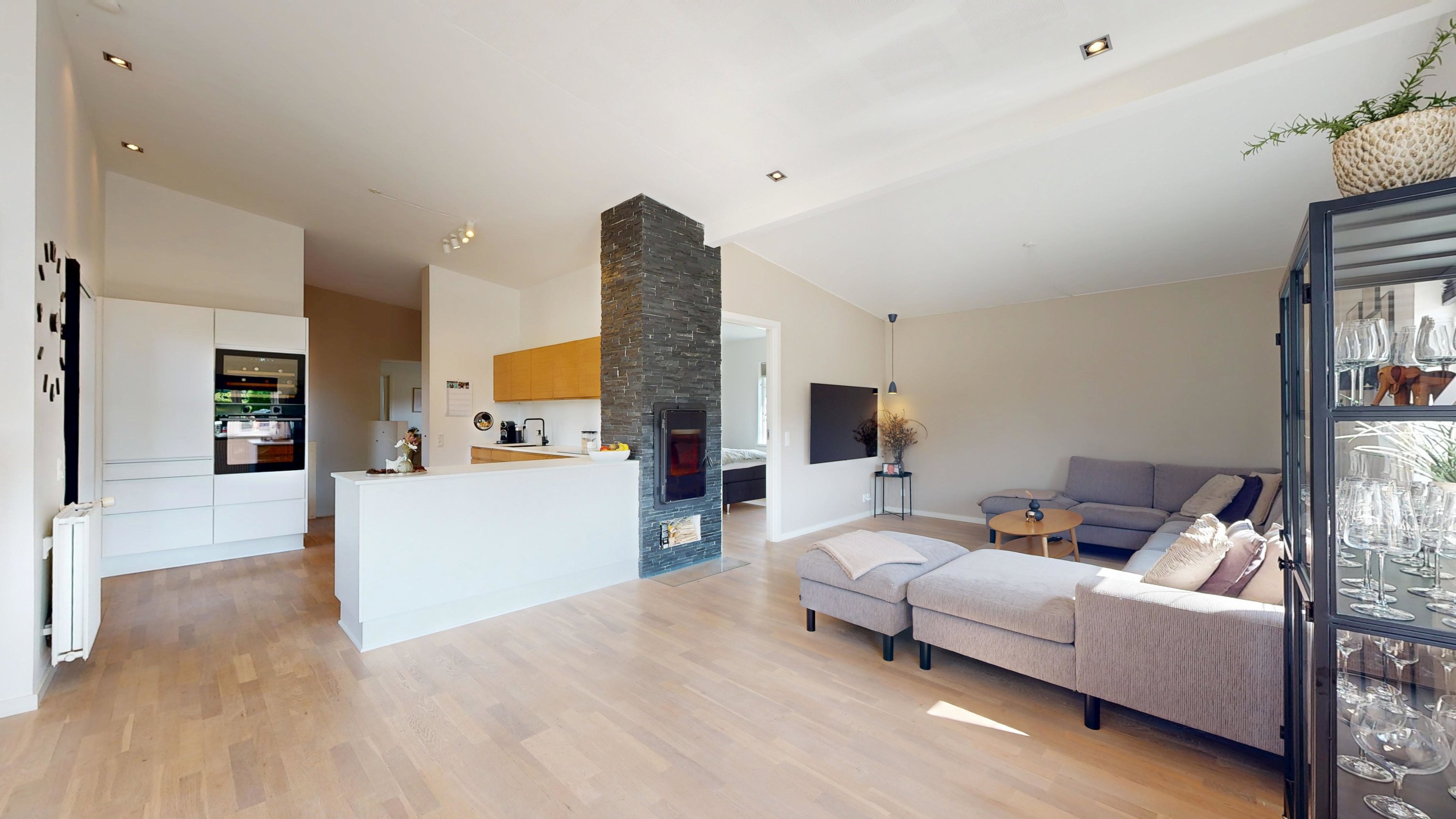 Fremhævet alrum billede i fuldskærmstilstand. Billede af Vroldvej 144, Vrold, 8660 Skanderborg