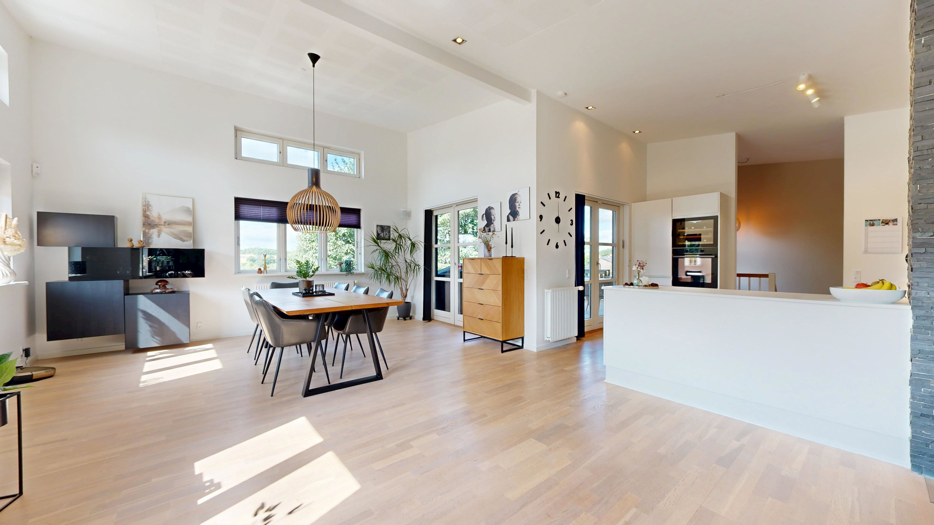 Fremhævet køkken/alrum billede i fuldskærmstilstand. Billede af Vroldvej 144, Vrold, 8660 Skanderborg